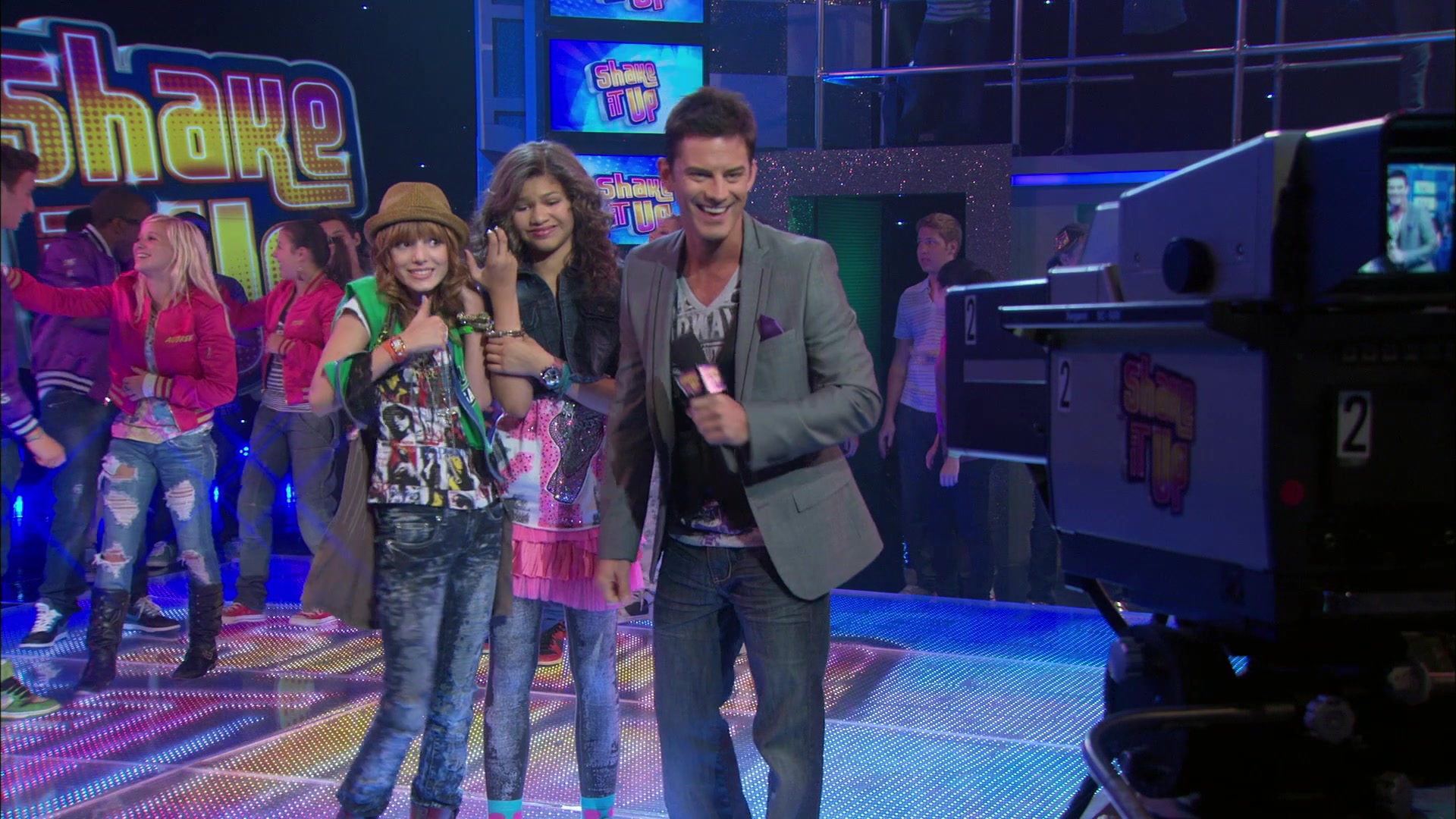 Shake_It_Up_S01E01_1080p_BTD_002864.jpg