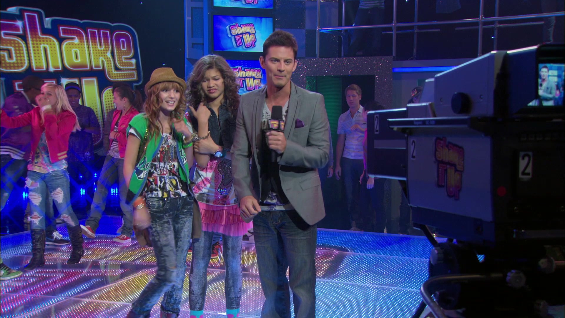Shake_It_Up_S01E01_1080p_BTD_002865.jpg