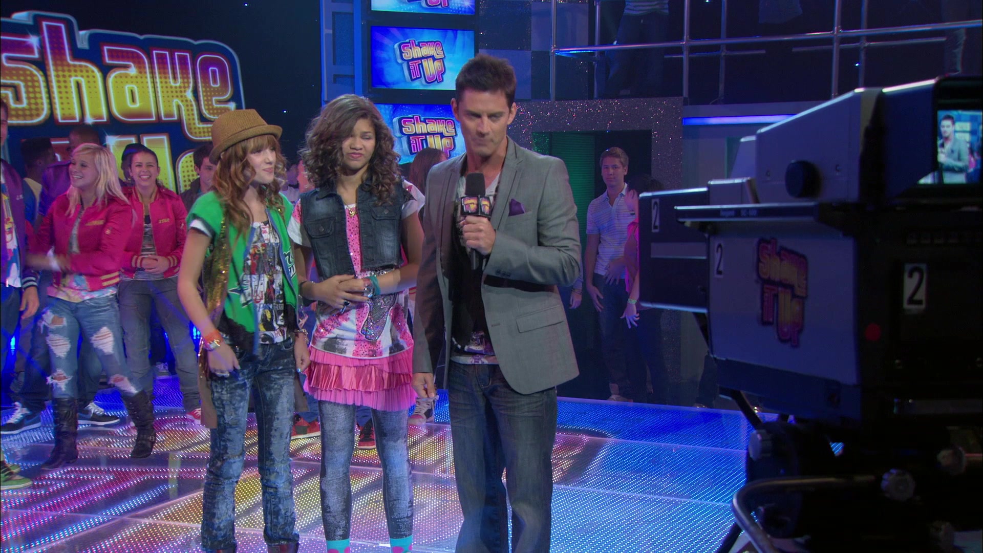 Shake_It_Up_S01E01_1080p_BTD_002868.jpg