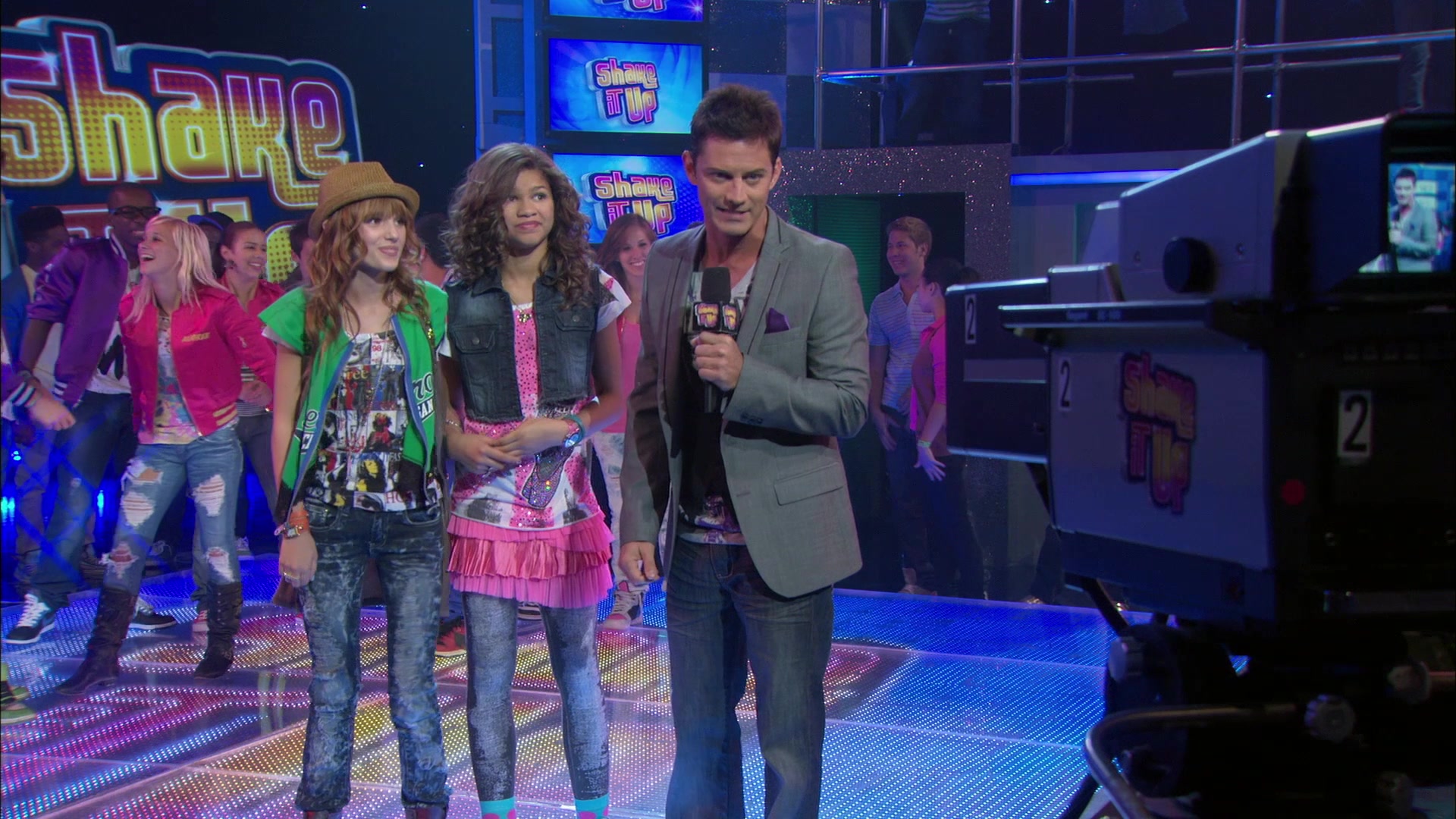 Shake_It_Up_S01E01_1080p_BTD_002869.jpg