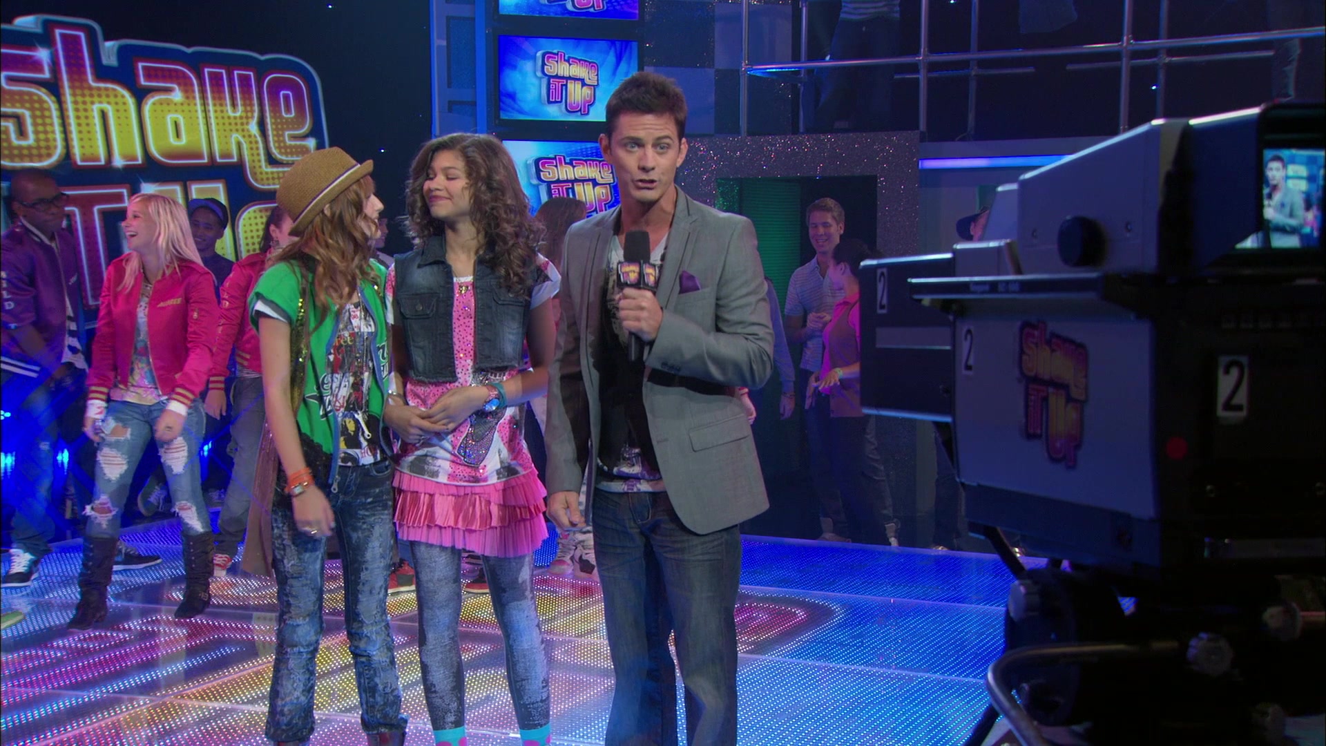 Shake_It_Up_S01E01_1080p_BTD_002871.jpg