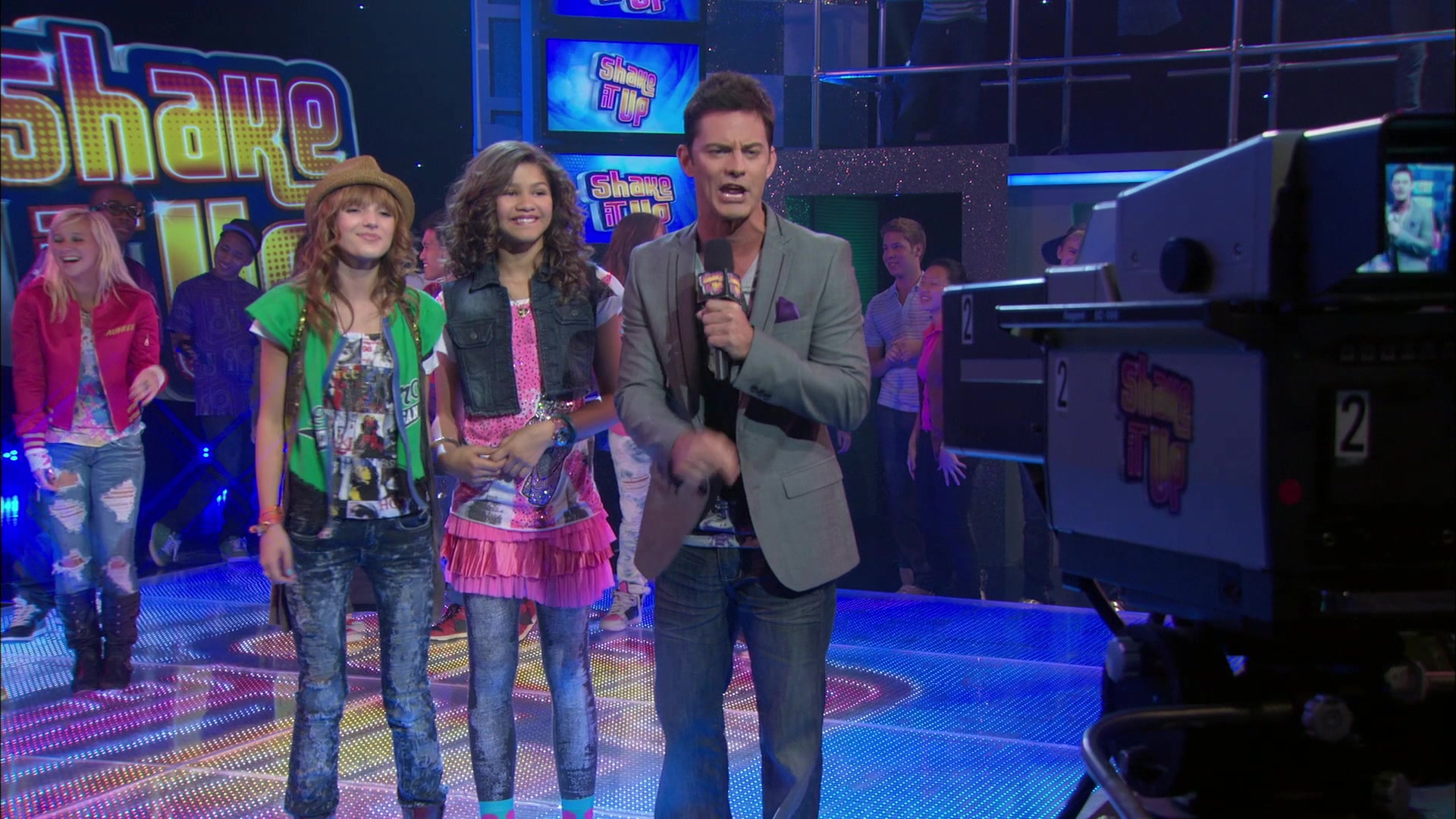 Shake_It_Up_S01E01_1080p_BTD_002874.jpg