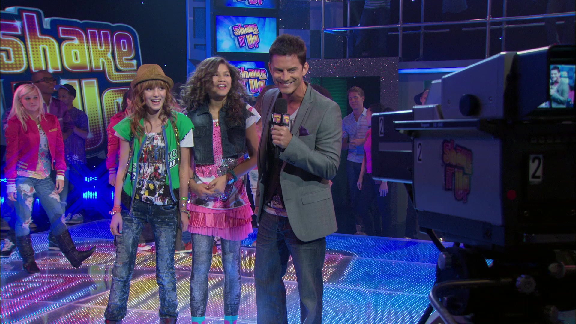 Shake_It_Up_S01E01_1080p_BTD_002880.jpg