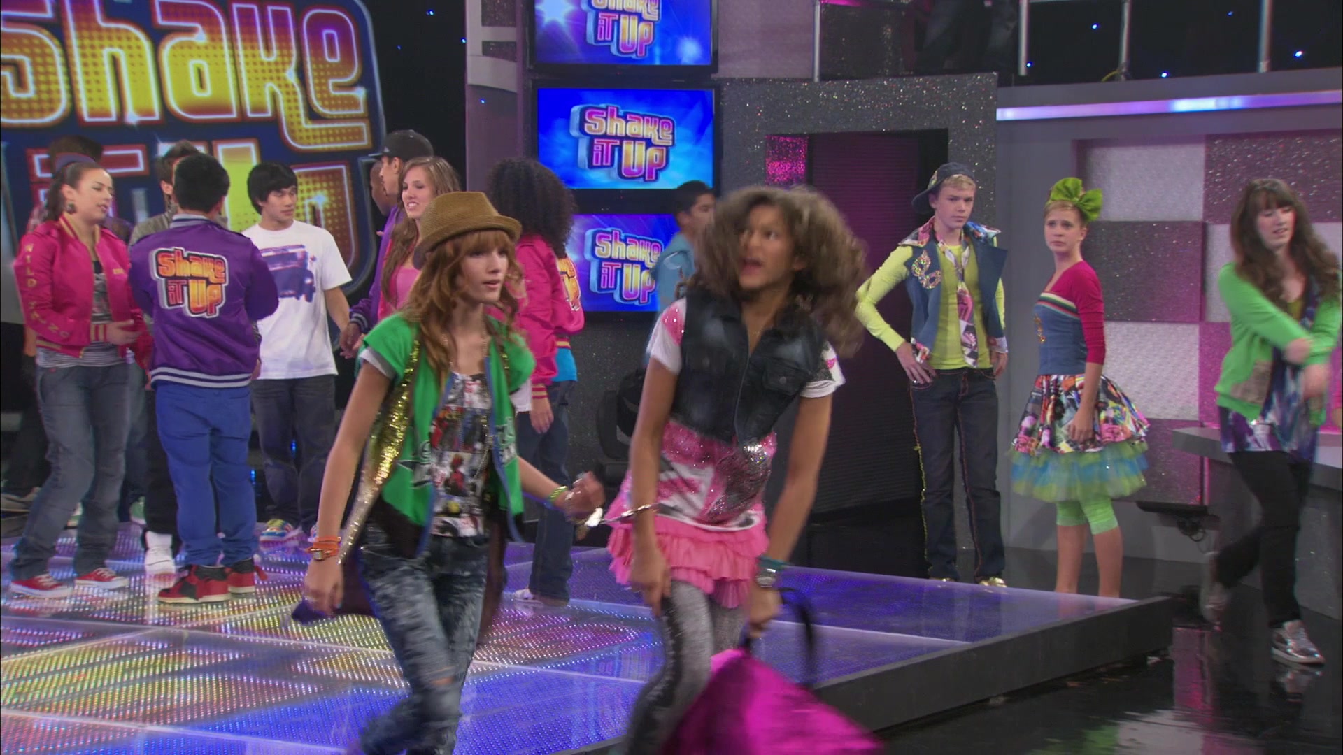 Shake_It_Up_S01E01_1080p_BTD_002892.jpg