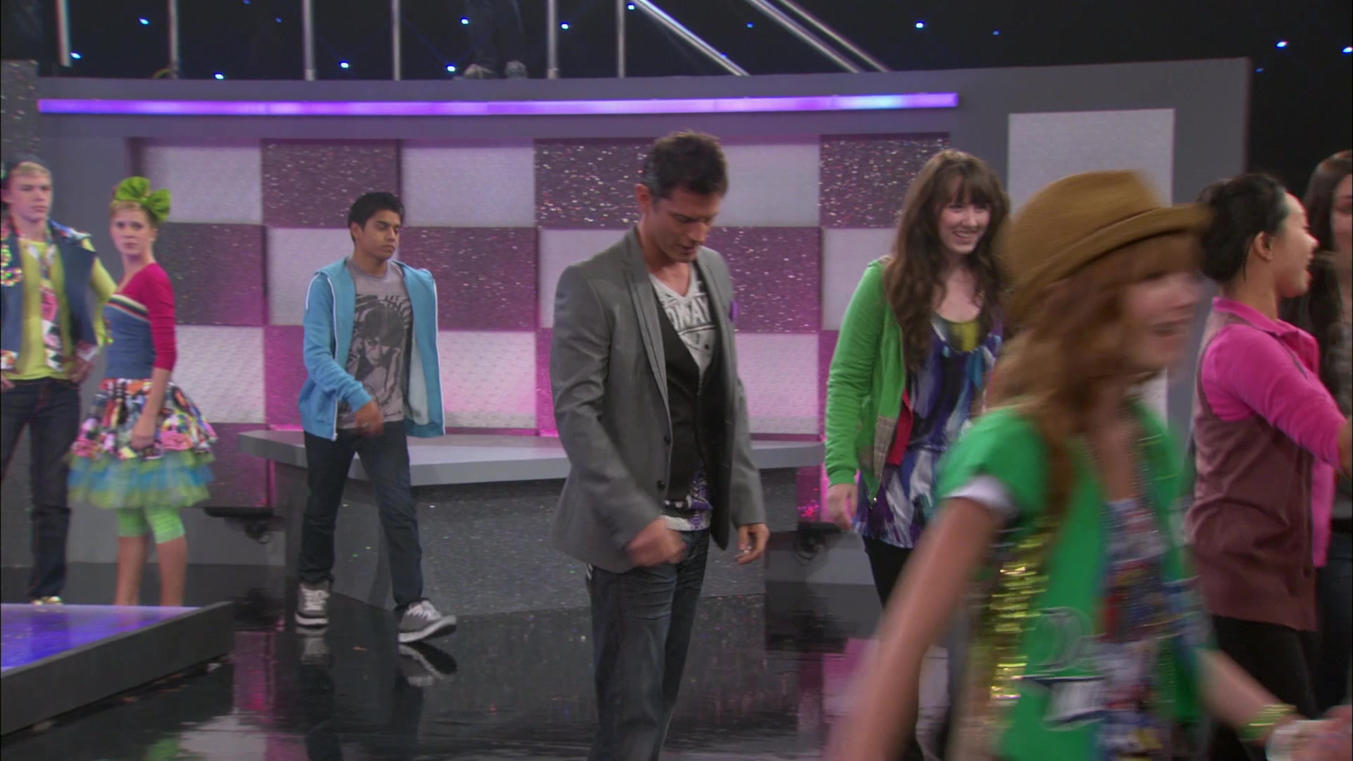 Shake_It_Up_S01E01_1080p_BTD_002897.jpg