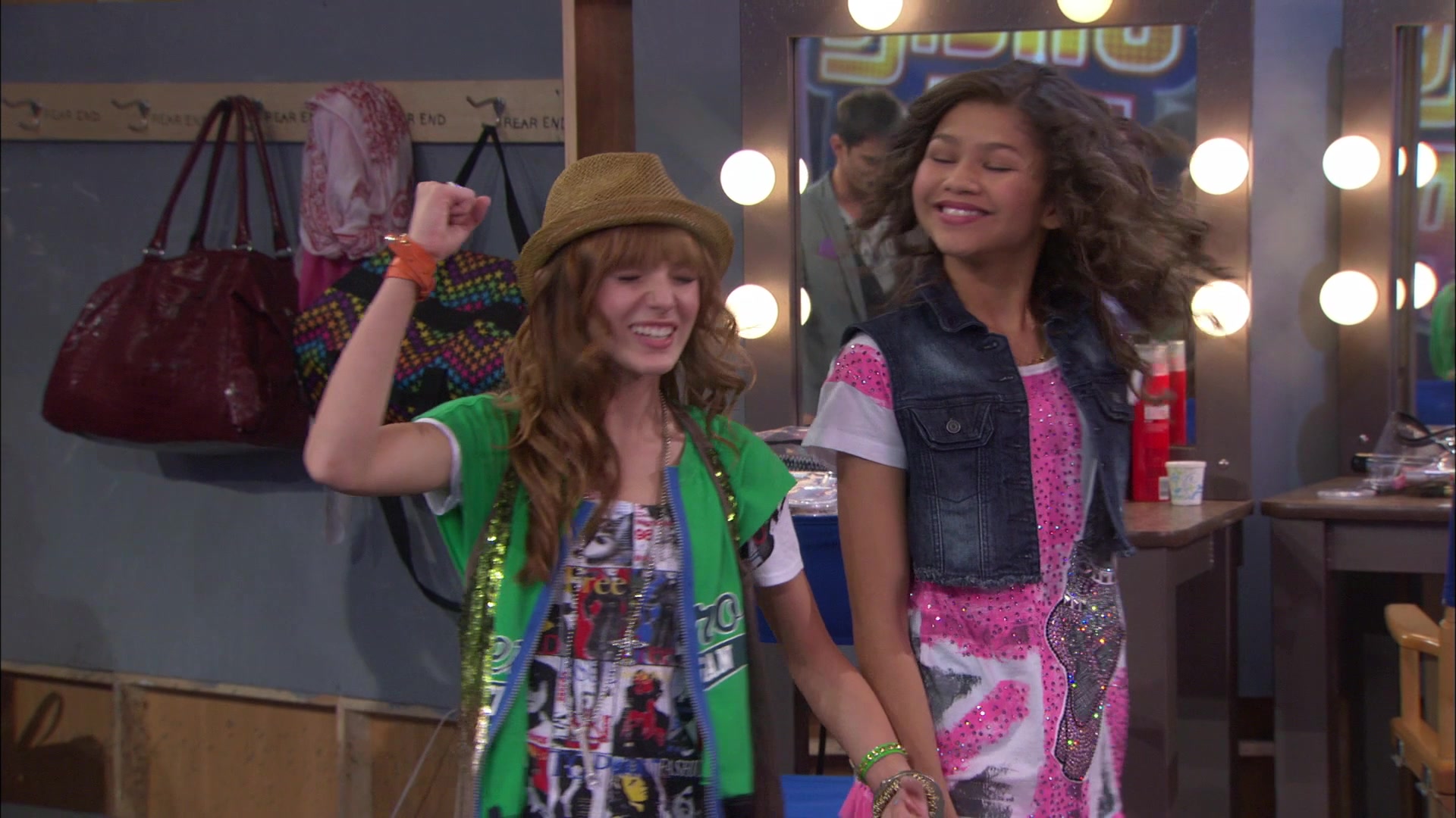 Shake_It_Up_S01E01_1080p_BTD_002900.jpg