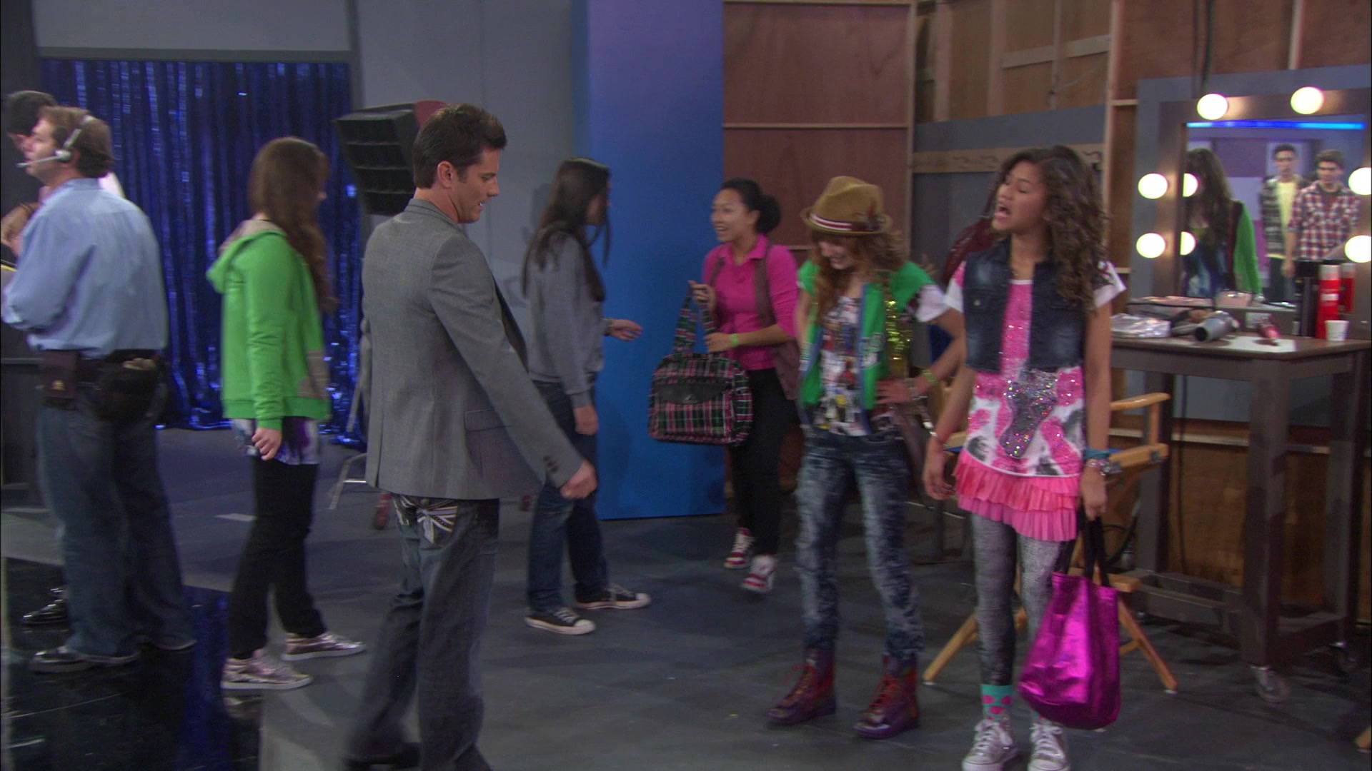 Shake_It_Up_S01E01_1080p_BTD_002905.jpg