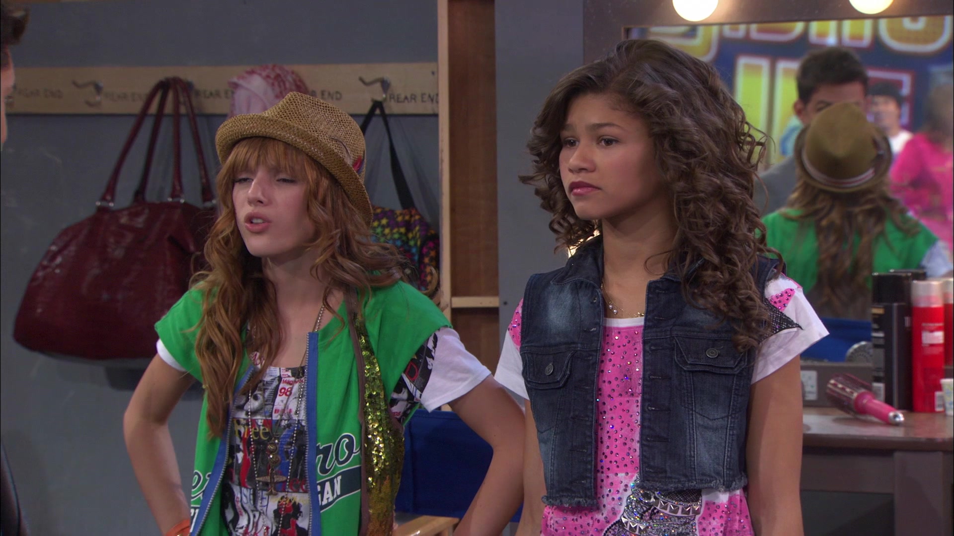 Shake_It_Up_S01E01_1080p_BTD_002913.jpg