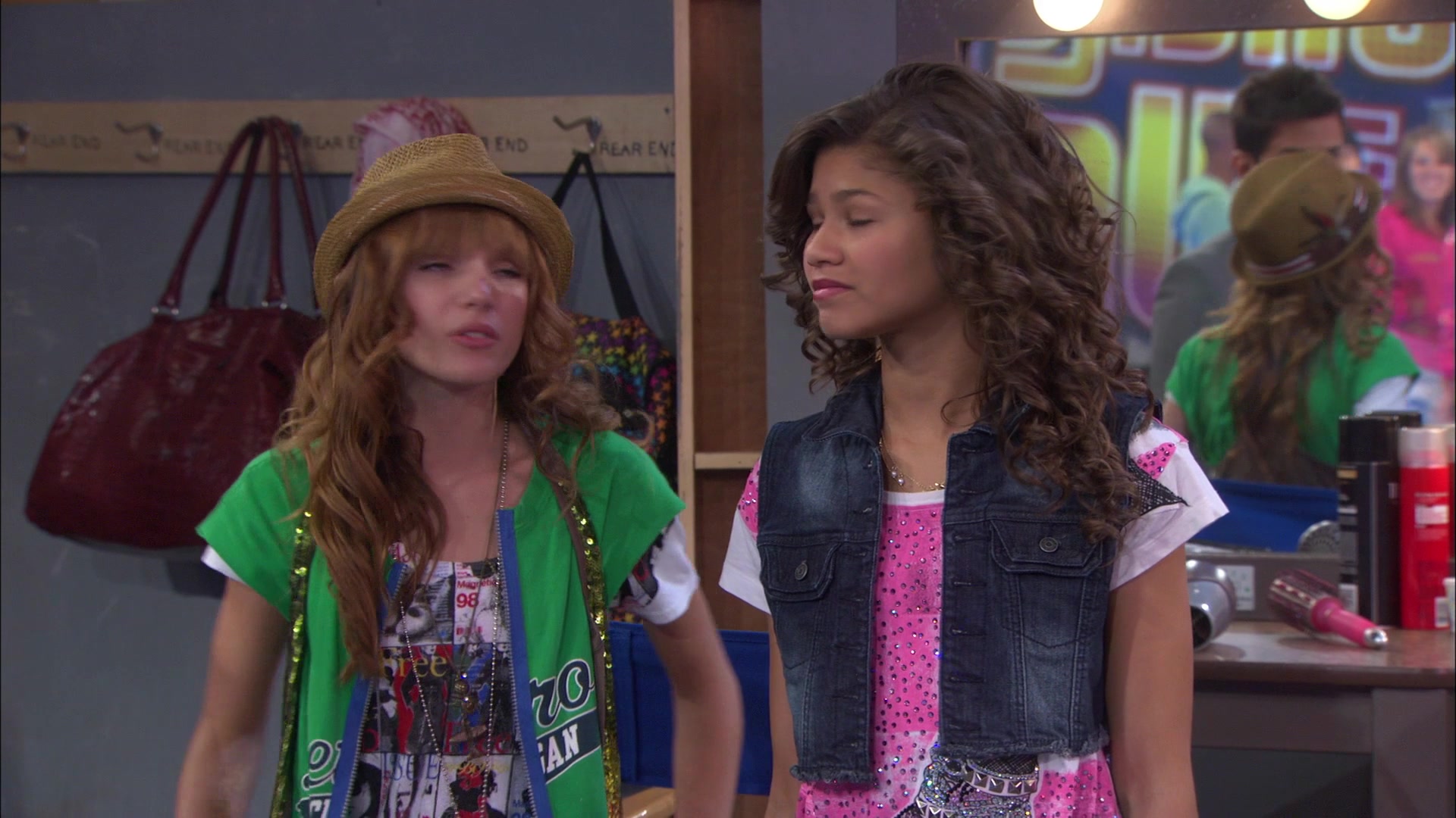 Shake_It_Up_S01E01_1080p_BTD_002915.jpg
