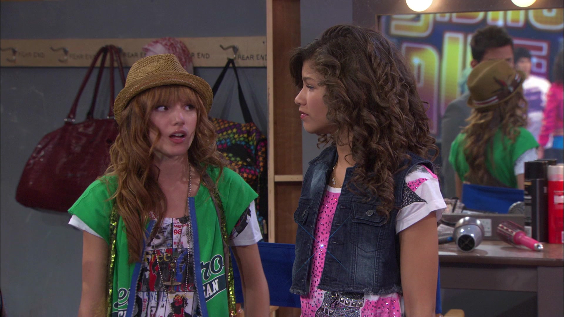 Shake_It_Up_S01E01_1080p_BTD_002917.jpg