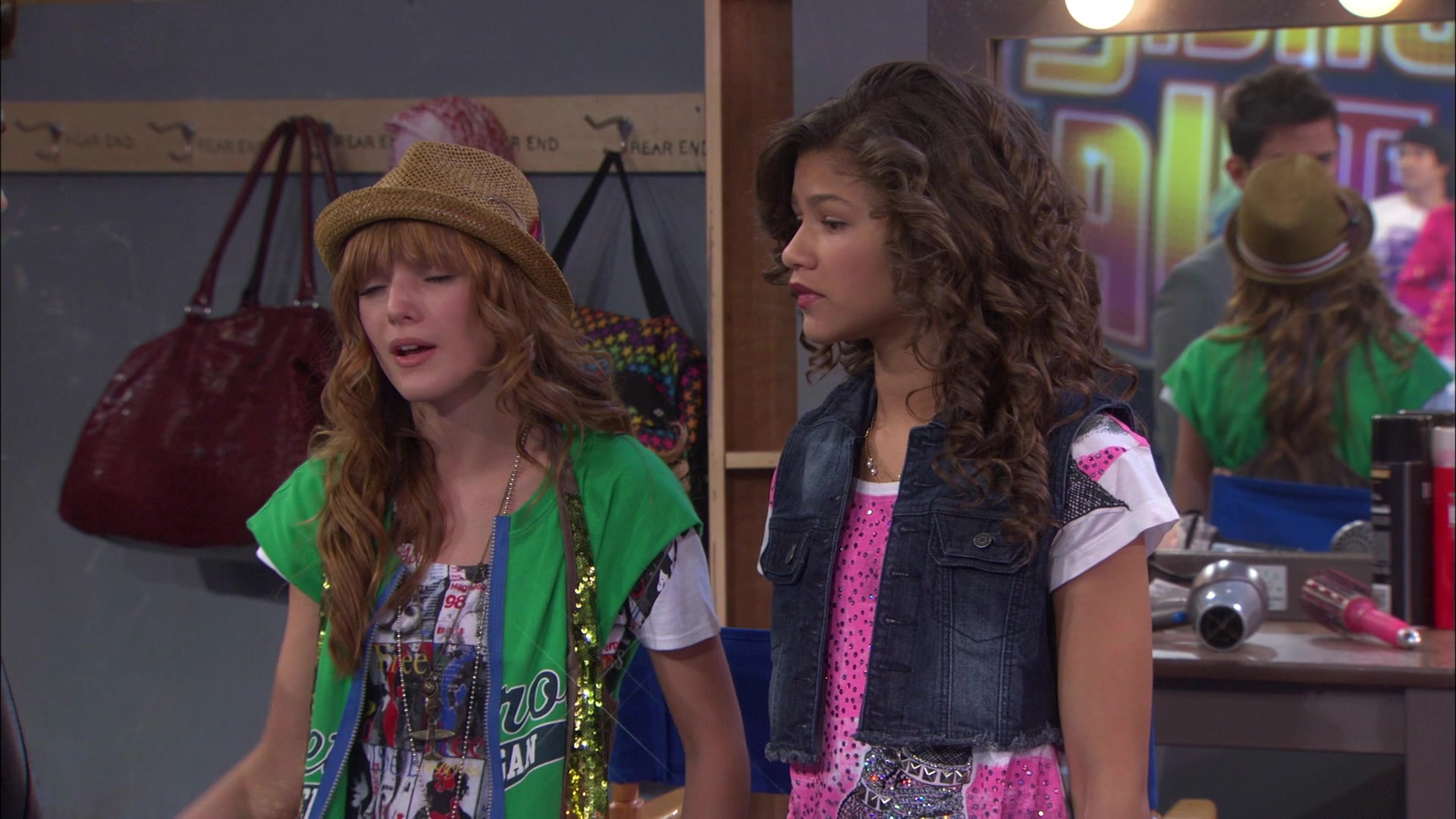 Shake_It_Up_S01E01_1080p_BTD_002919.jpg