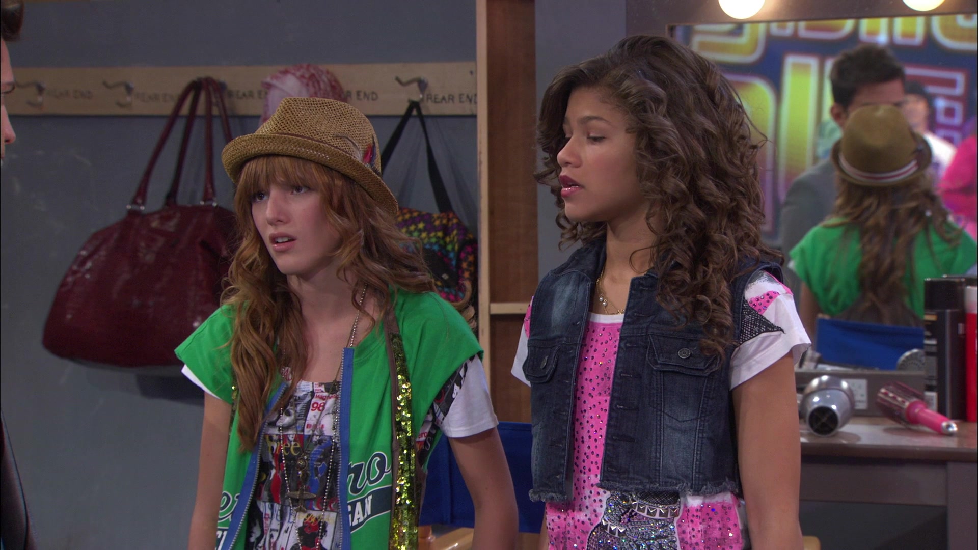 Shake_It_Up_S01E01_1080p_BTD_002921.jpg