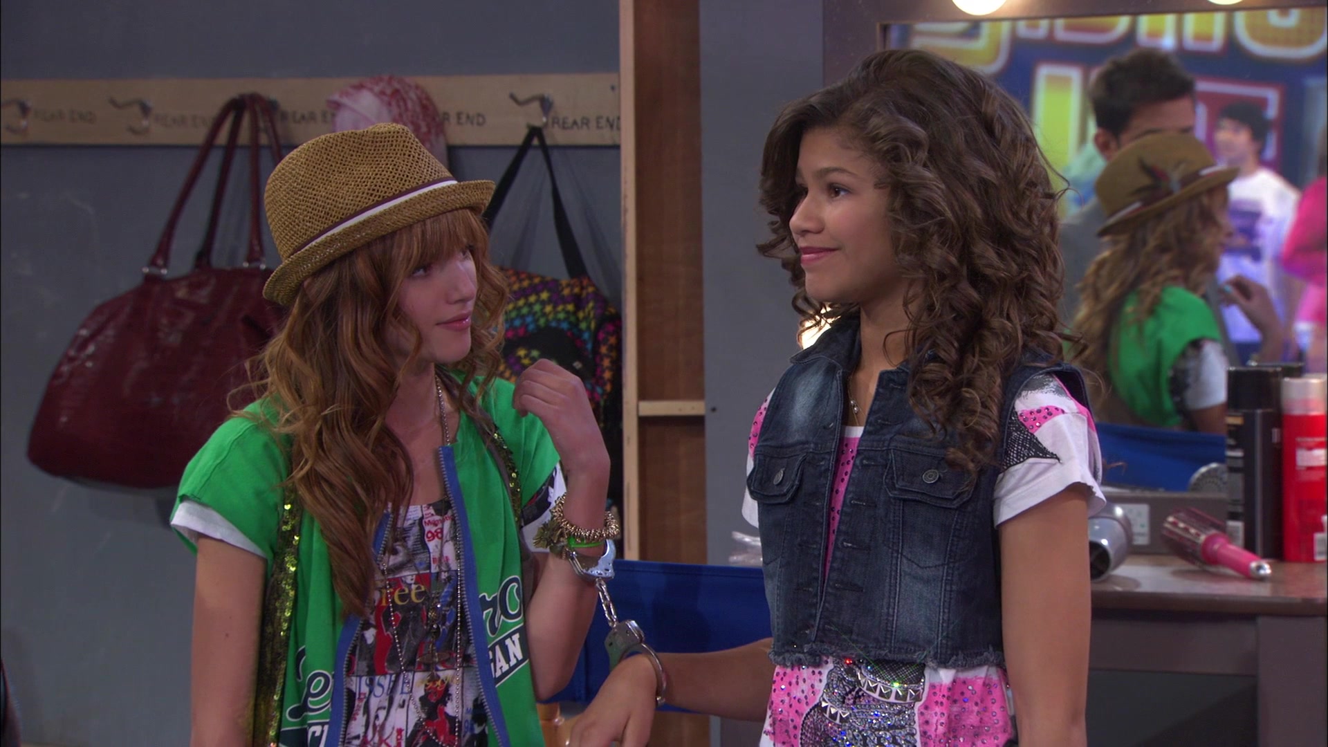 Shake_It_Up_S01E01_1080p_BTD_002932.jpg