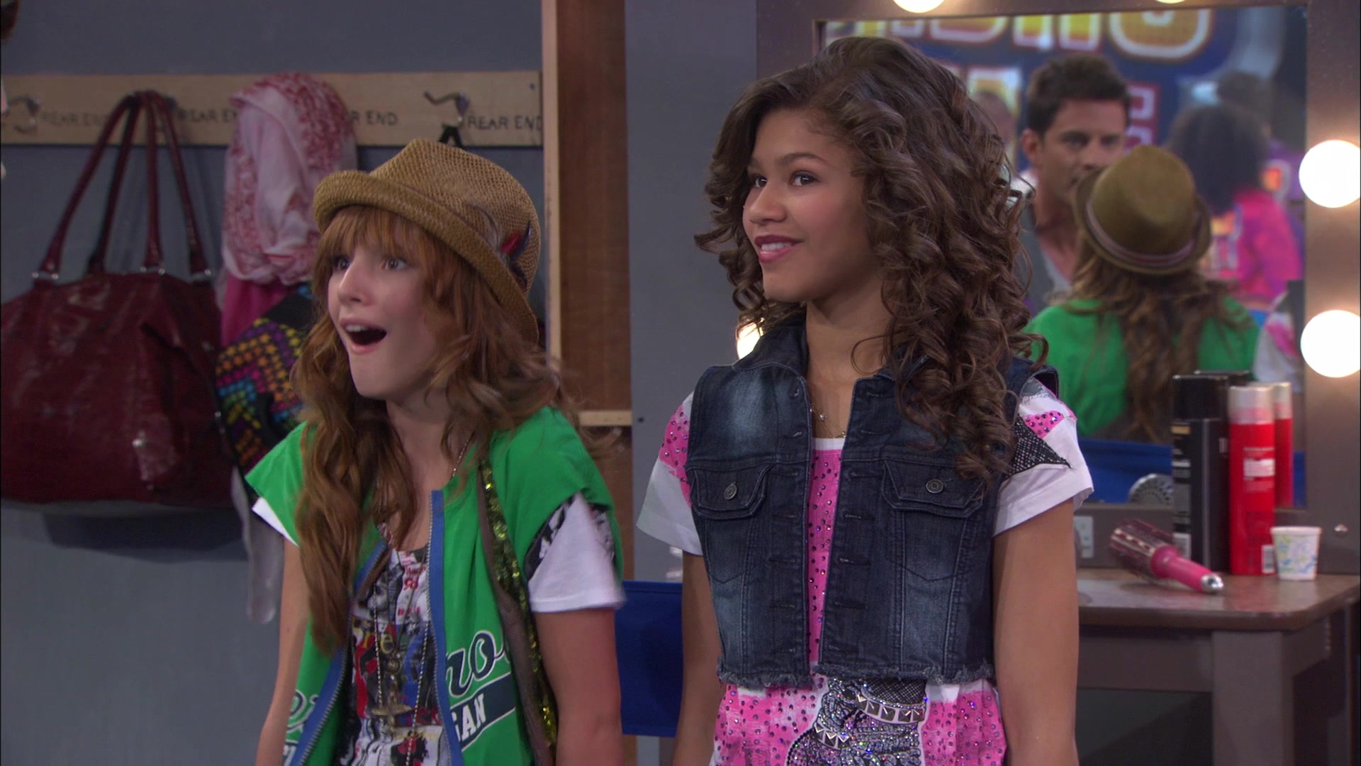 Shake_It_Up_S01E01_1080p_BTD_002943.jpg
