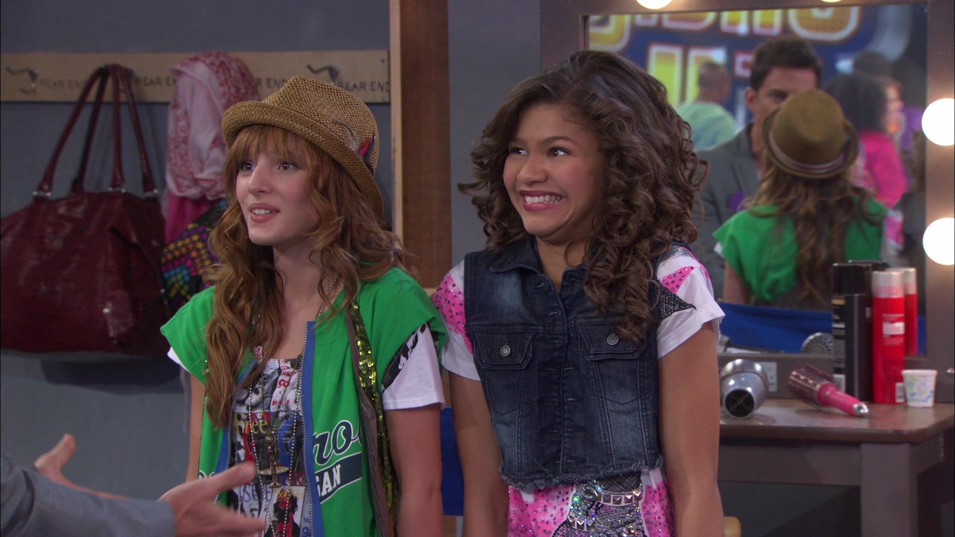 Shake_It_Up_S01E01_1080p_BTD_002945.jpg Shake_It_Up_S01E01_1080p_BTD_002945.jpg