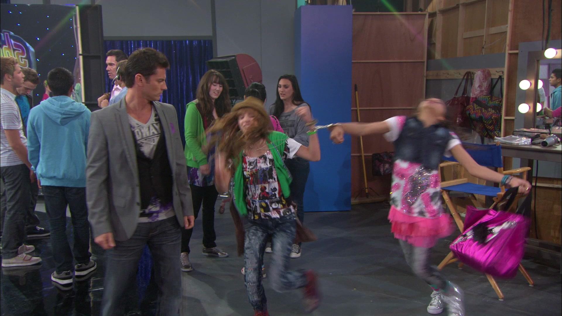 Shake_It_Up_S01E01_1080p_BTD_002974.jpg