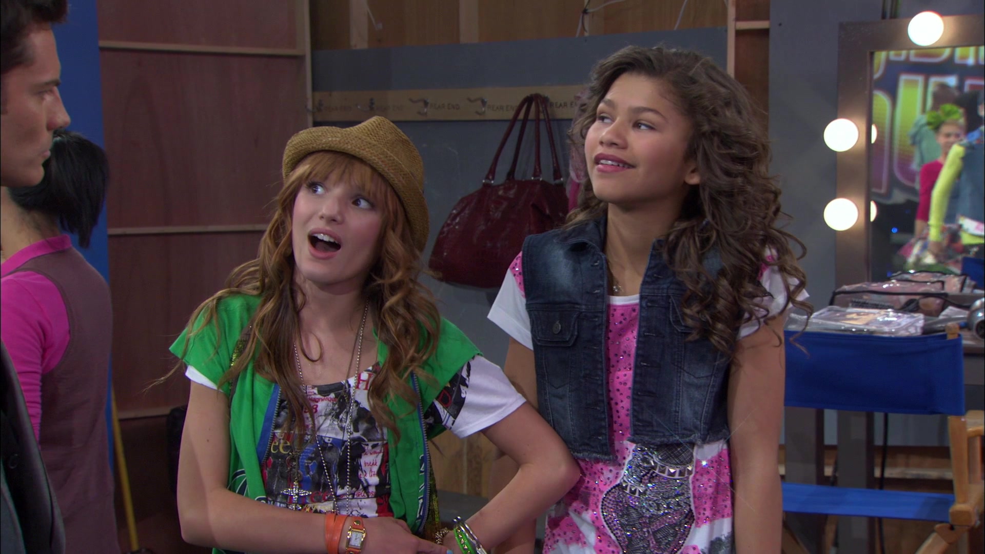 Shake_It_Up_S01E01_1080p_BTD_002983.jpg