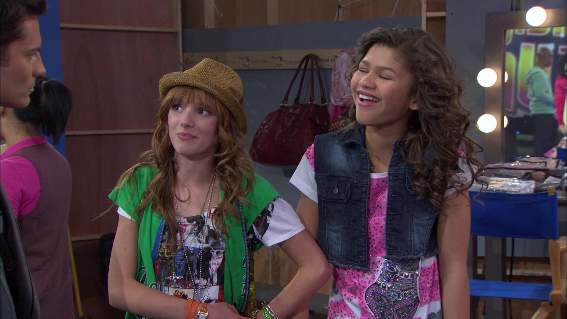 Shake_It_Up_S01E01_1080p_BTD_002984.jpg