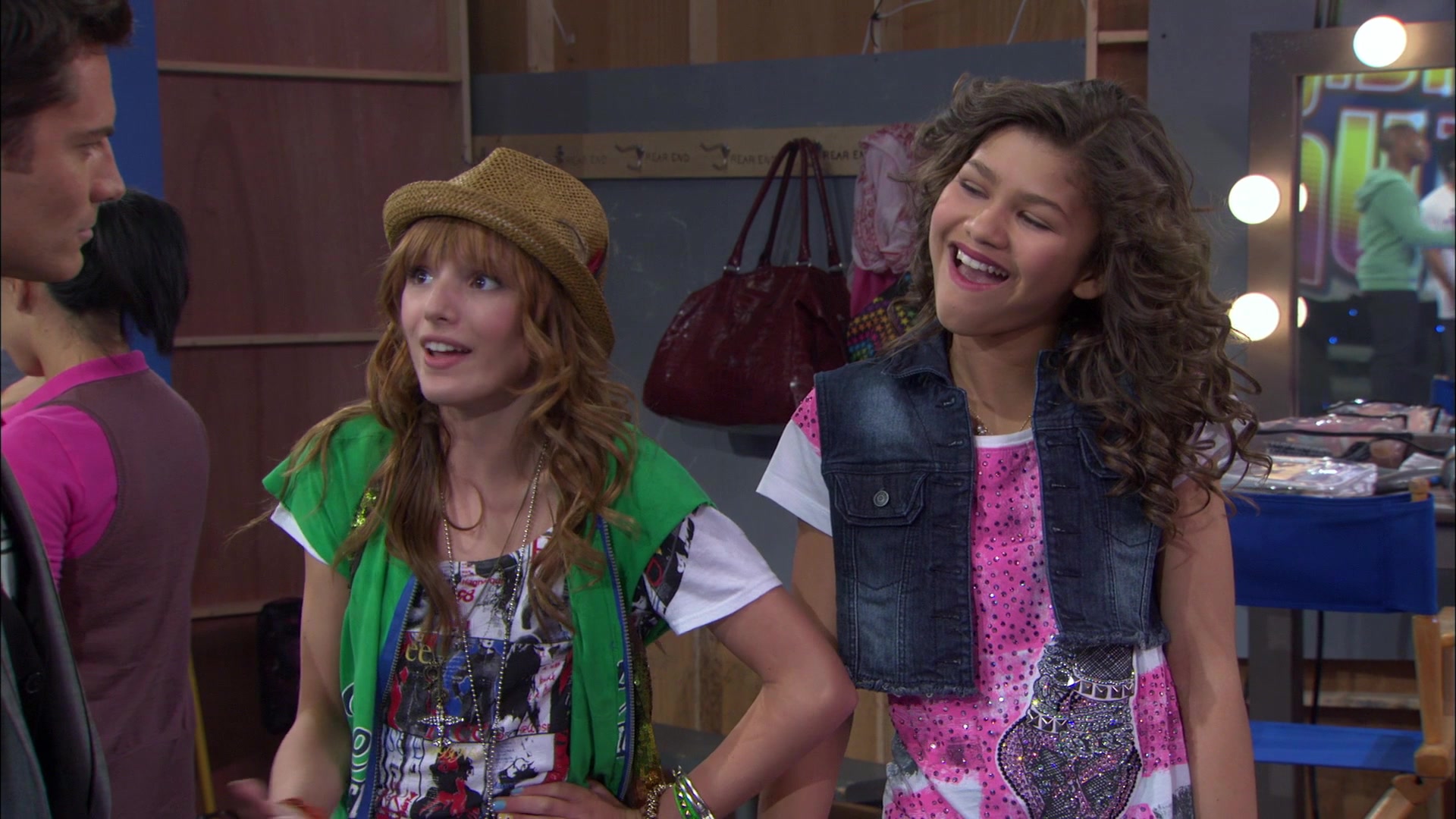 Shake_It_Up_S01E01_1080p_BTD_002986.jpg
