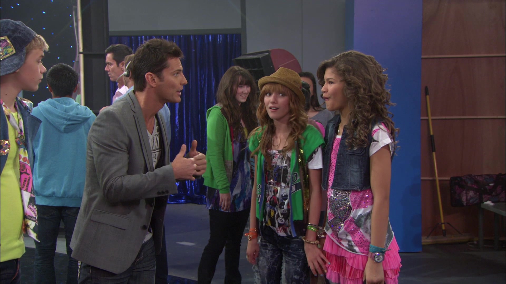 Shake_It_Up_S01E01_1080p_BTD_002996.jpg