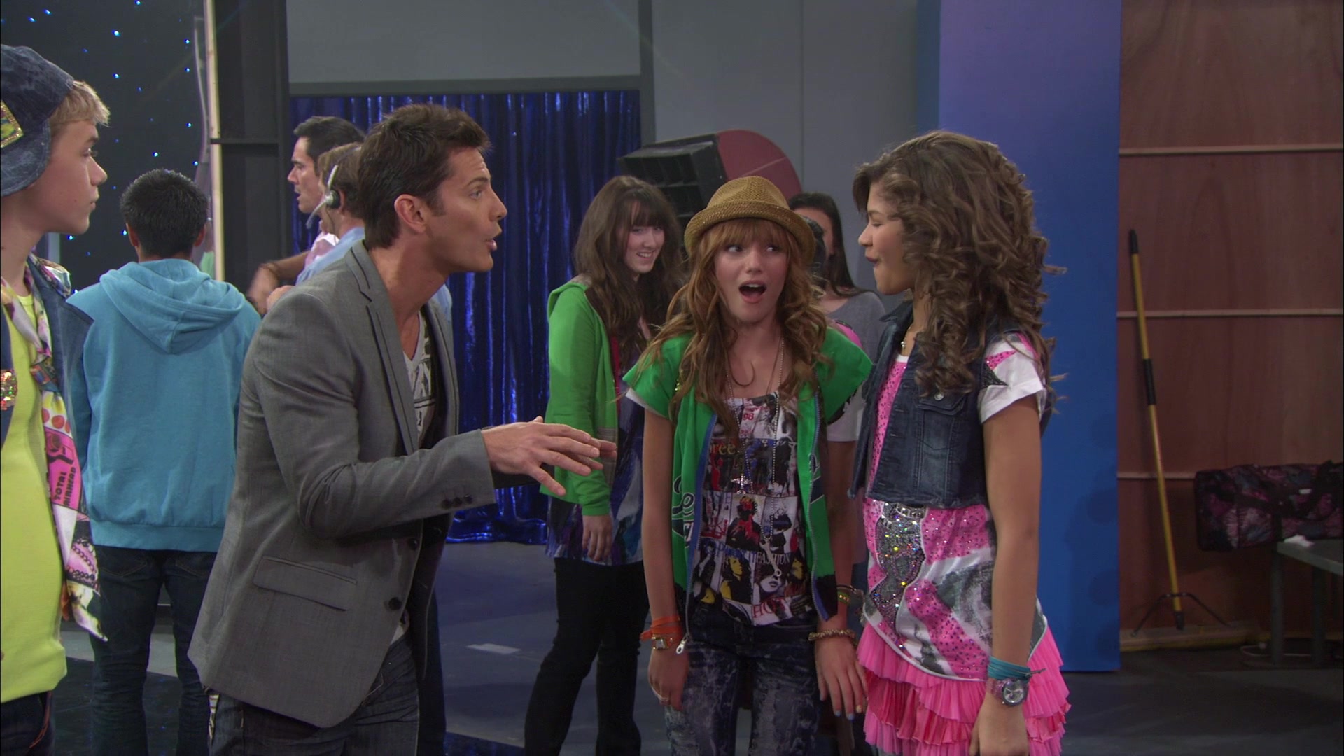 Shake_It_Up_S01E01_1080p_BTD_002997.jpg