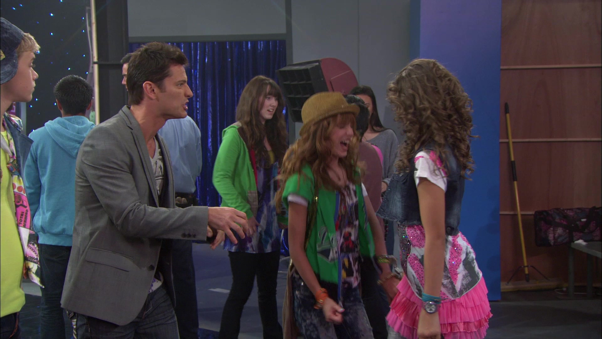 Shake_It_Up_S01E01_1080p_BTD_002999.jpg