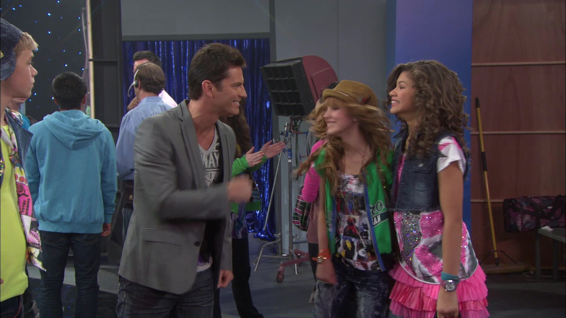 Shake_It_Up_S01E01_1080p_BTD_003002.jpg
