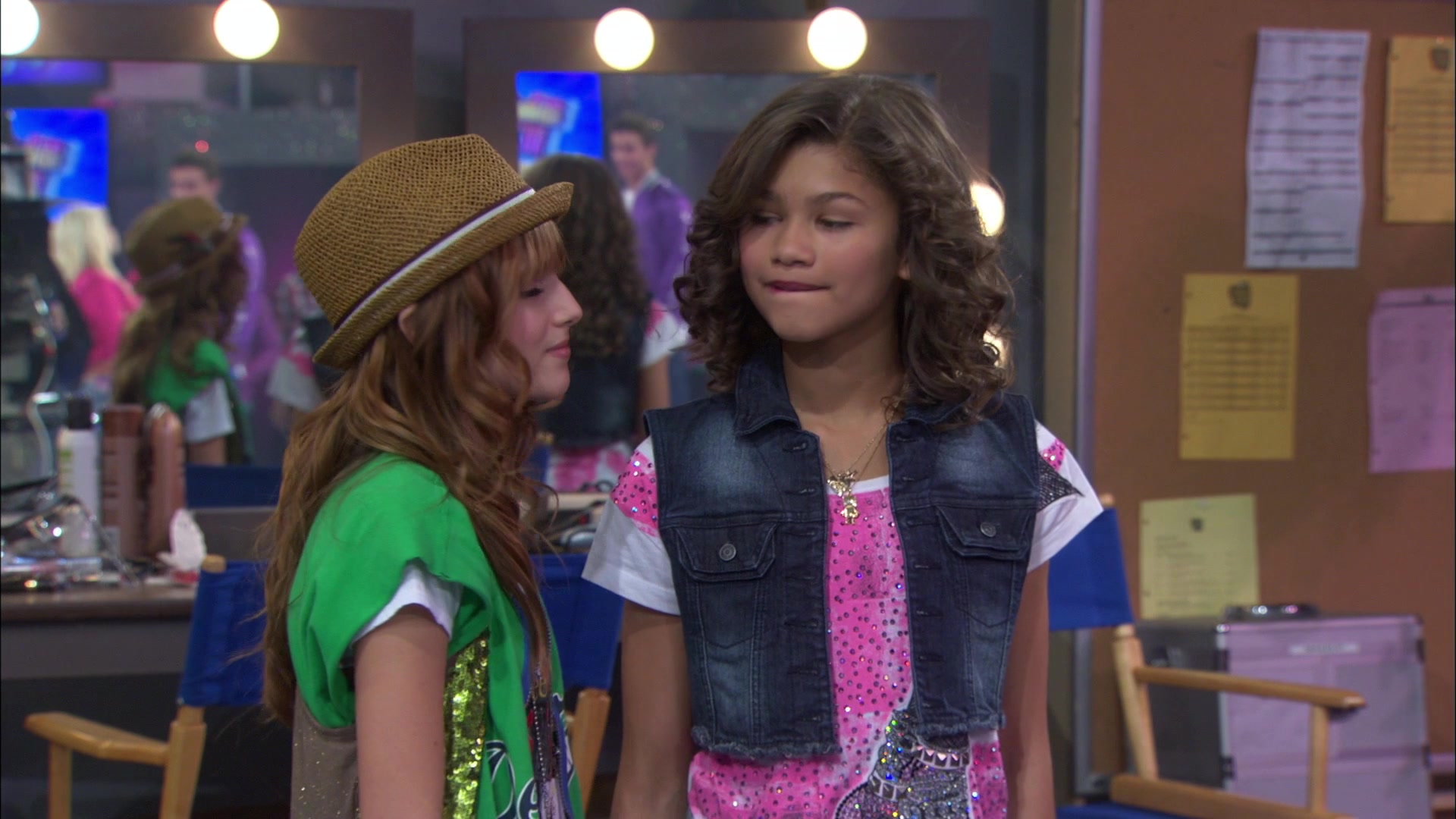 Shake_It_Up_S01E01_1080p_BTD_003037.jpg