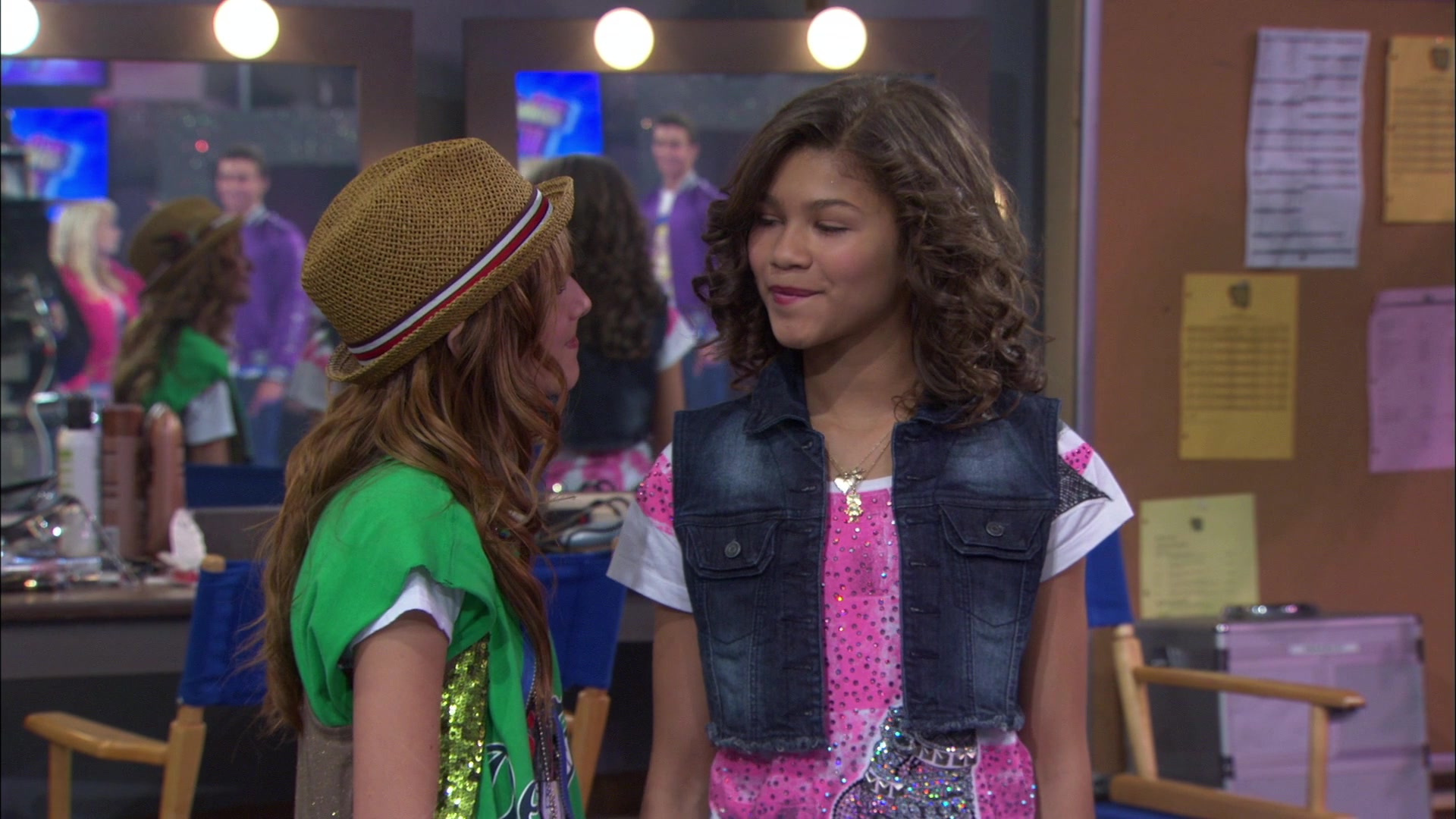 Shake_It_Up_S01E01_1080p_BTD_003039.jpg
