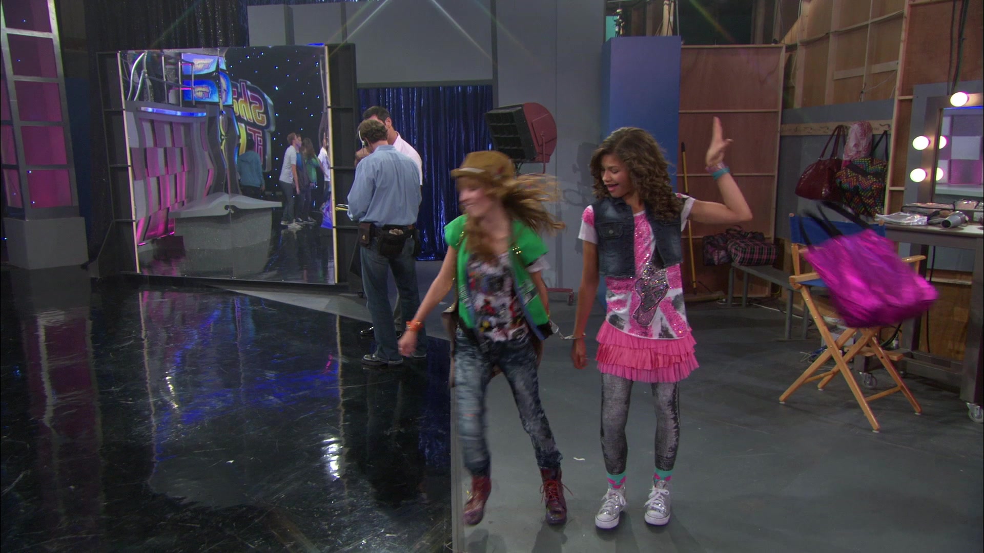 Shake_It_Up_S01E01_1080p_BTD_003045.jpg