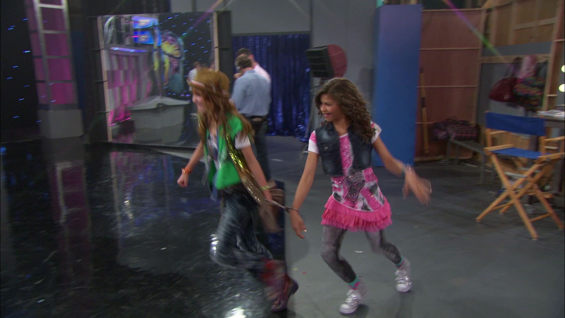 Shake_It_Up_S01E01_1080p_BTD_003046.jpg