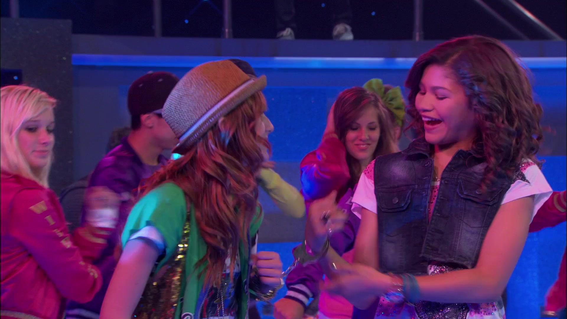Shake_It_Up_S01E01_1080p_BTD_003062.jpg