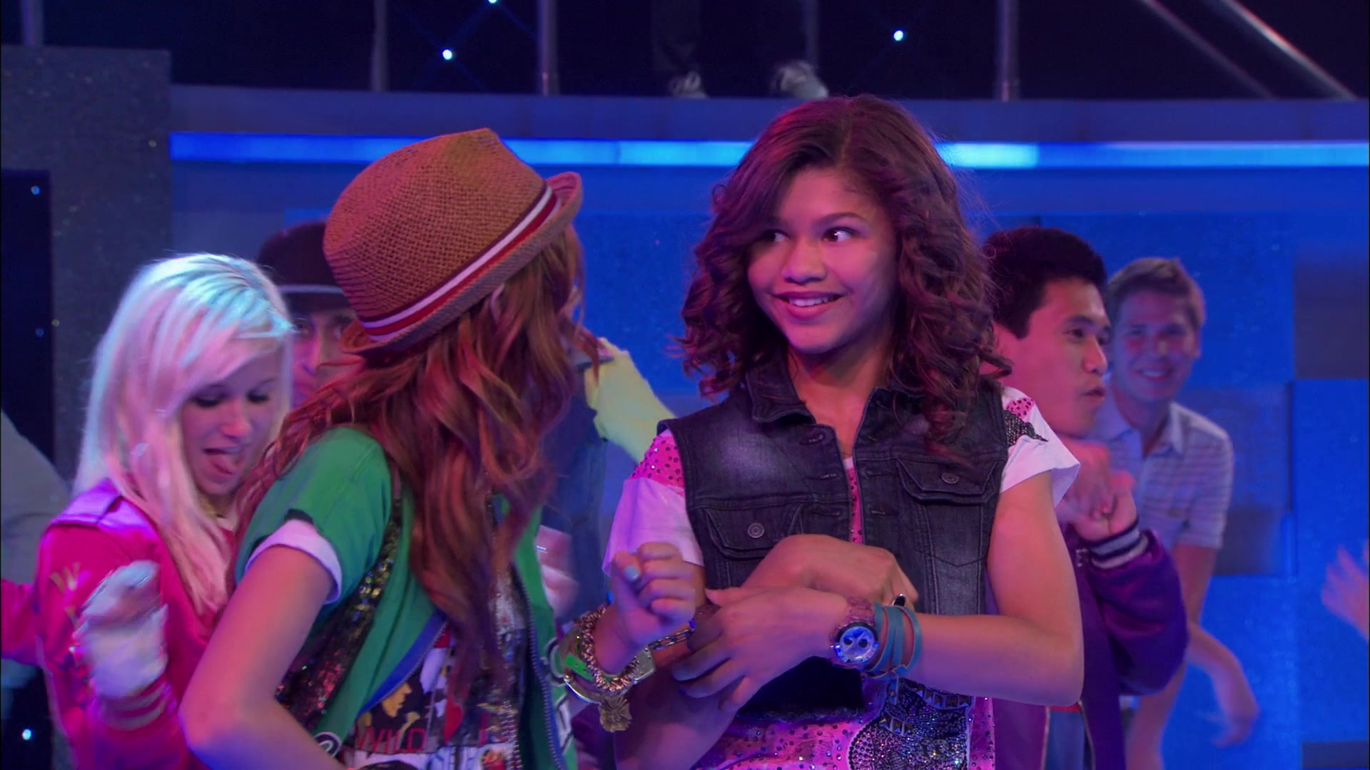 Shake_It_Up_S01E01_1080p_BTD_003068.jpg