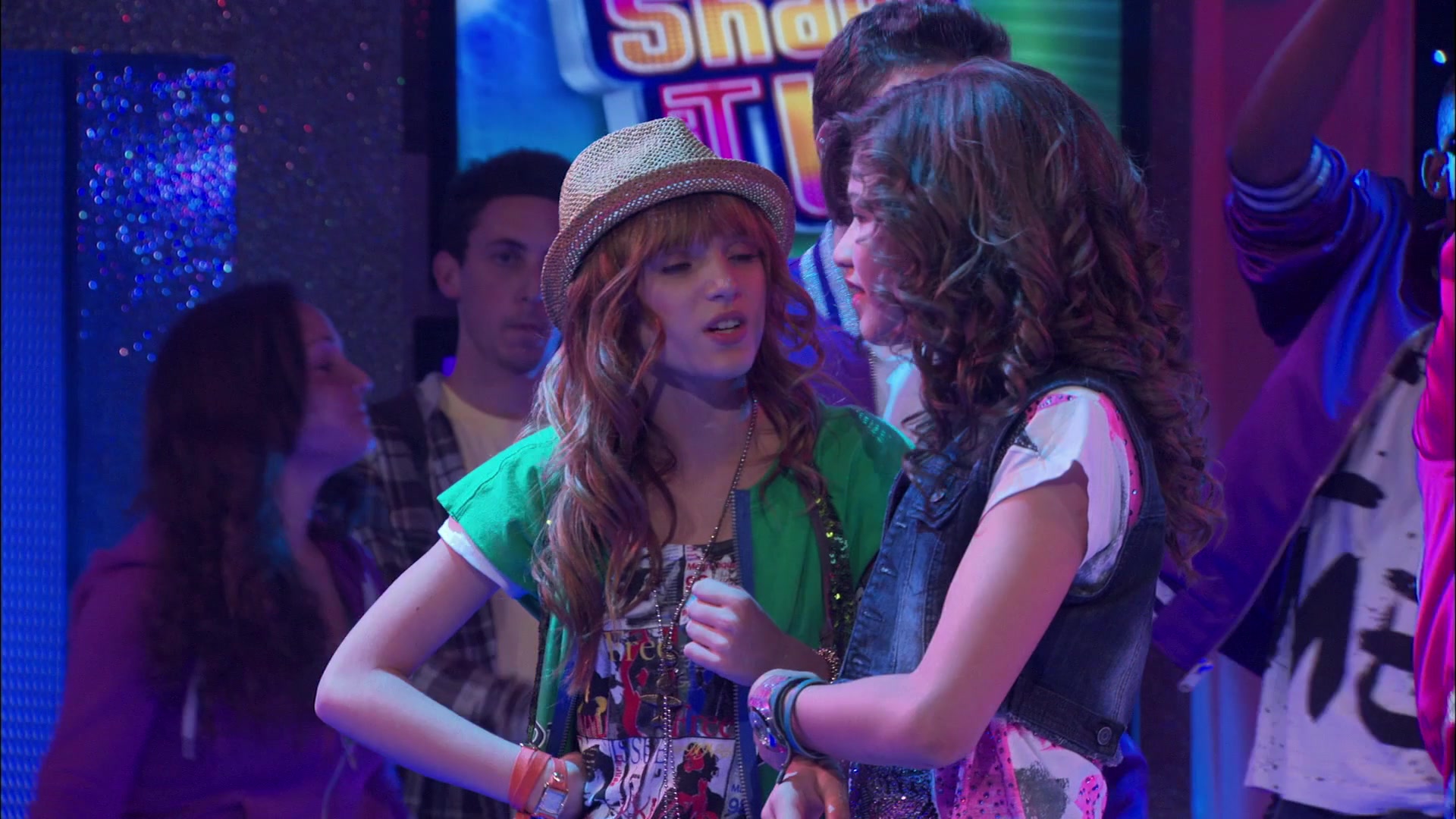 Shake_It_Up_S01E01_1080p_BTD_003072.jpg