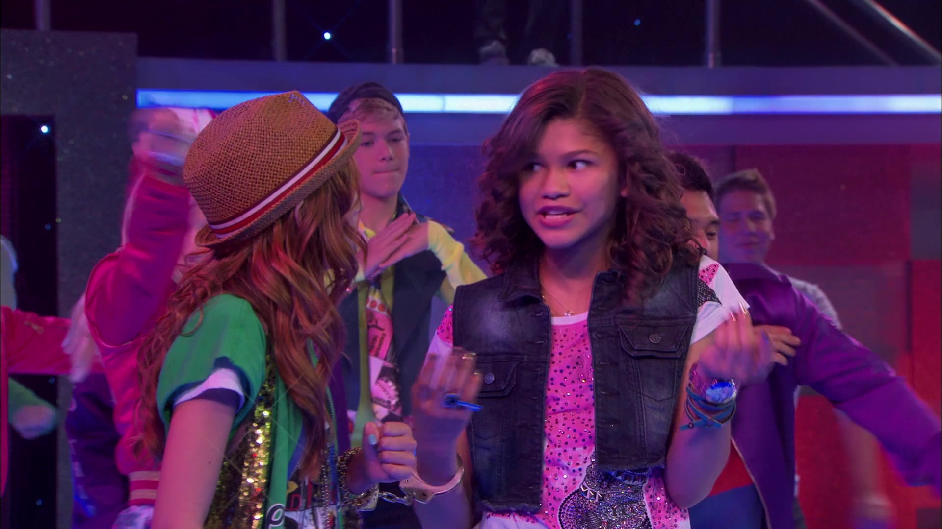 Shake_It_Up_S01E01_1080p_BTD_003076.jpg