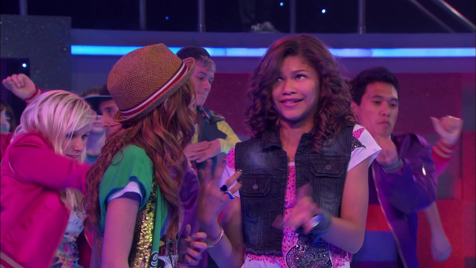 Shake_It_Up_S01E01_1080p_BTD_003080.jpg Shake_It_Up_S01E01_1080p_BTD_003080.jpg