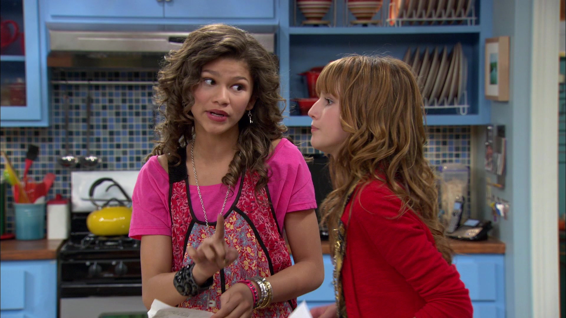 Shake_It_Up_S01E01_1080p_BTD_003186.jpg