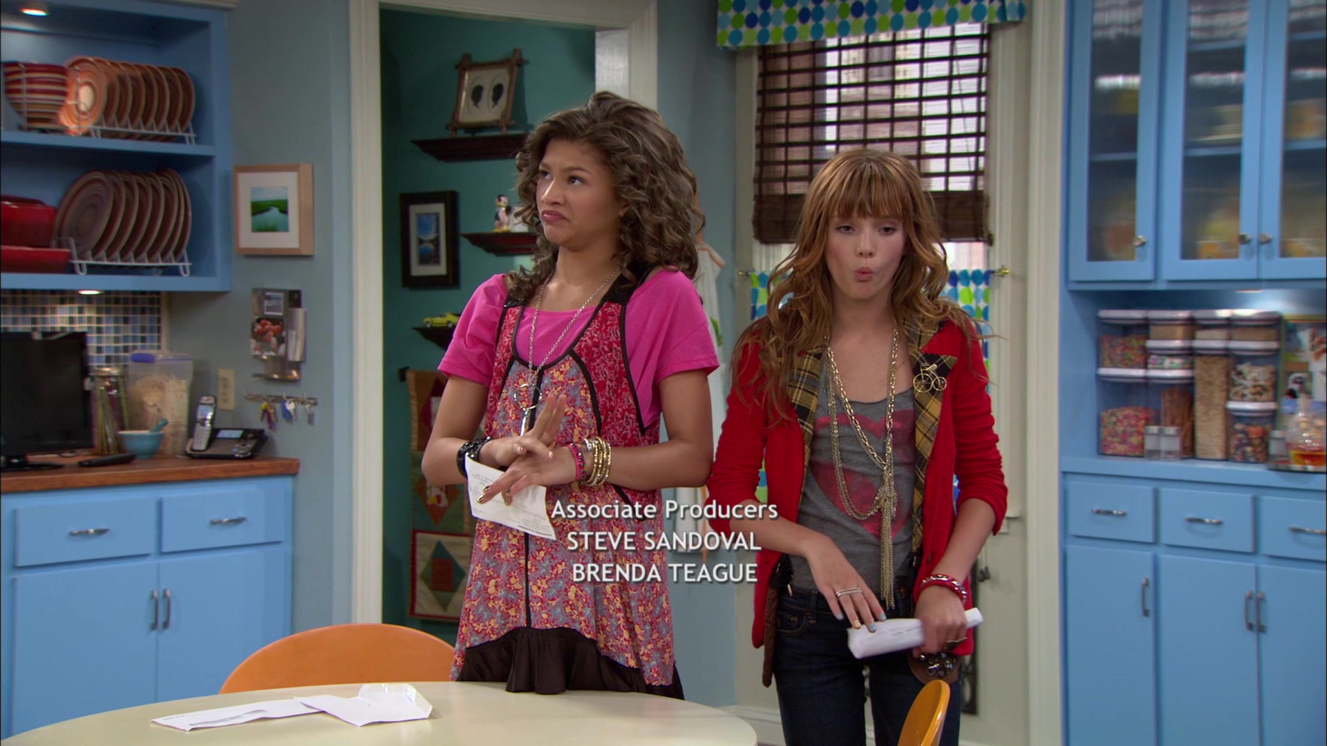 Shake_It_Up_S01E01_1080p_BTD_003205.jpg