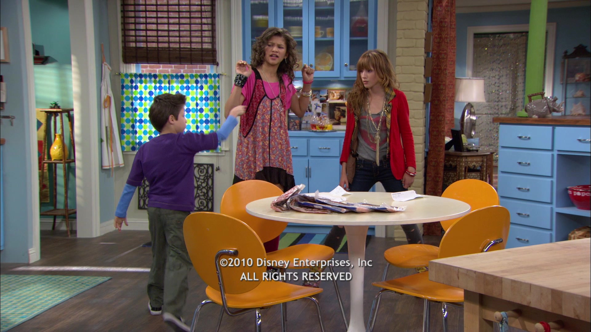 Shake_It_Up_S01E01_1080p_BTD_003256.jpg