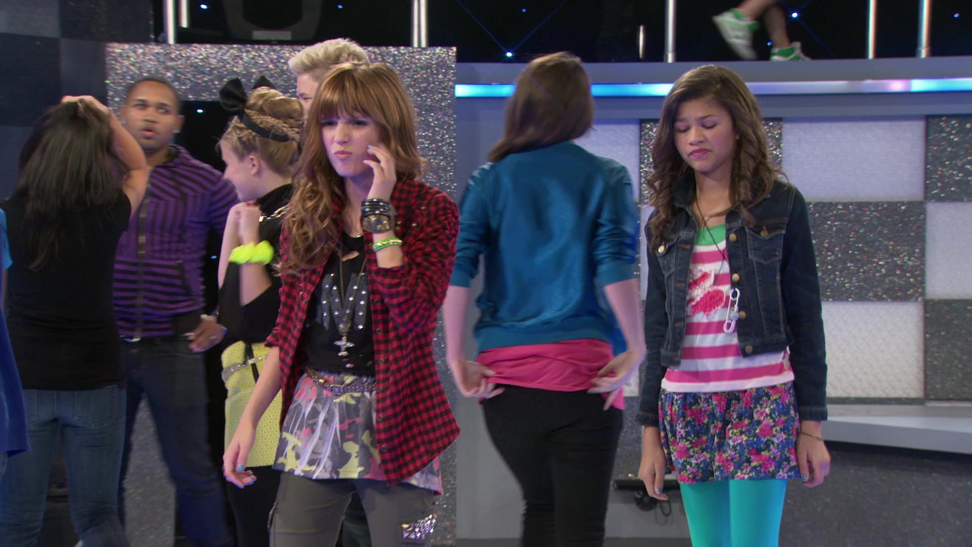 Shake_It_Up_S01E02_1080p_BTD_000044.jpg