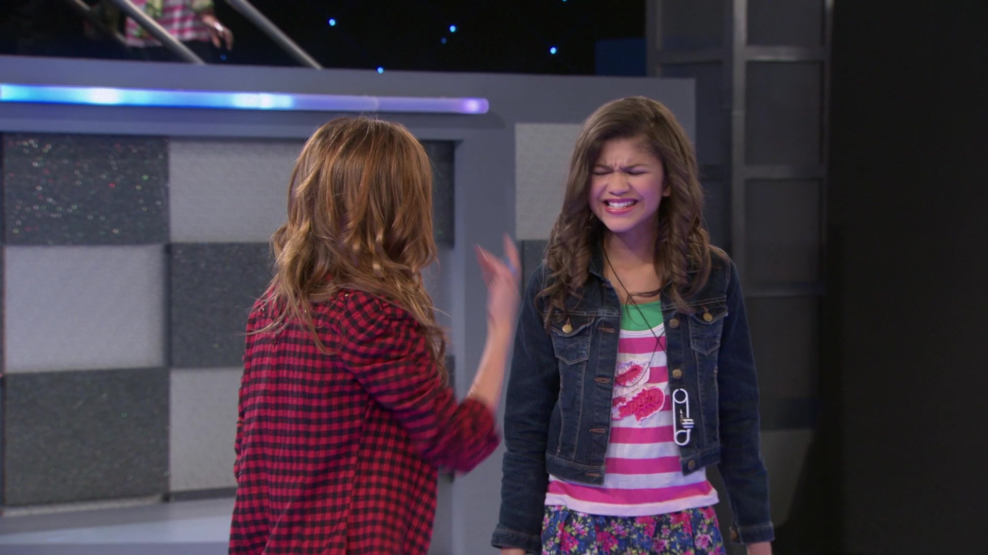 Shake_It_Up_S01E02_1080p_BTD_000051.jpg