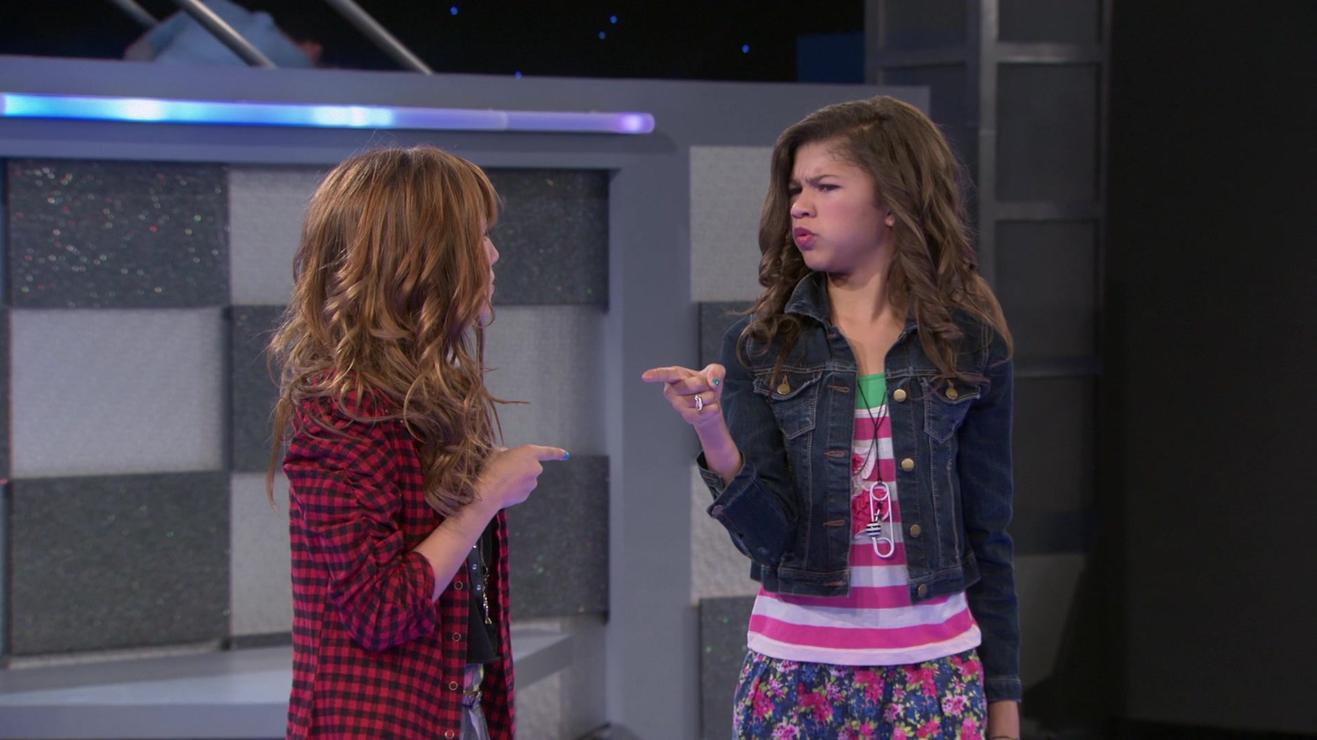 Shake_It_Up_S01E02_1080p_BTD_000061.jpg
