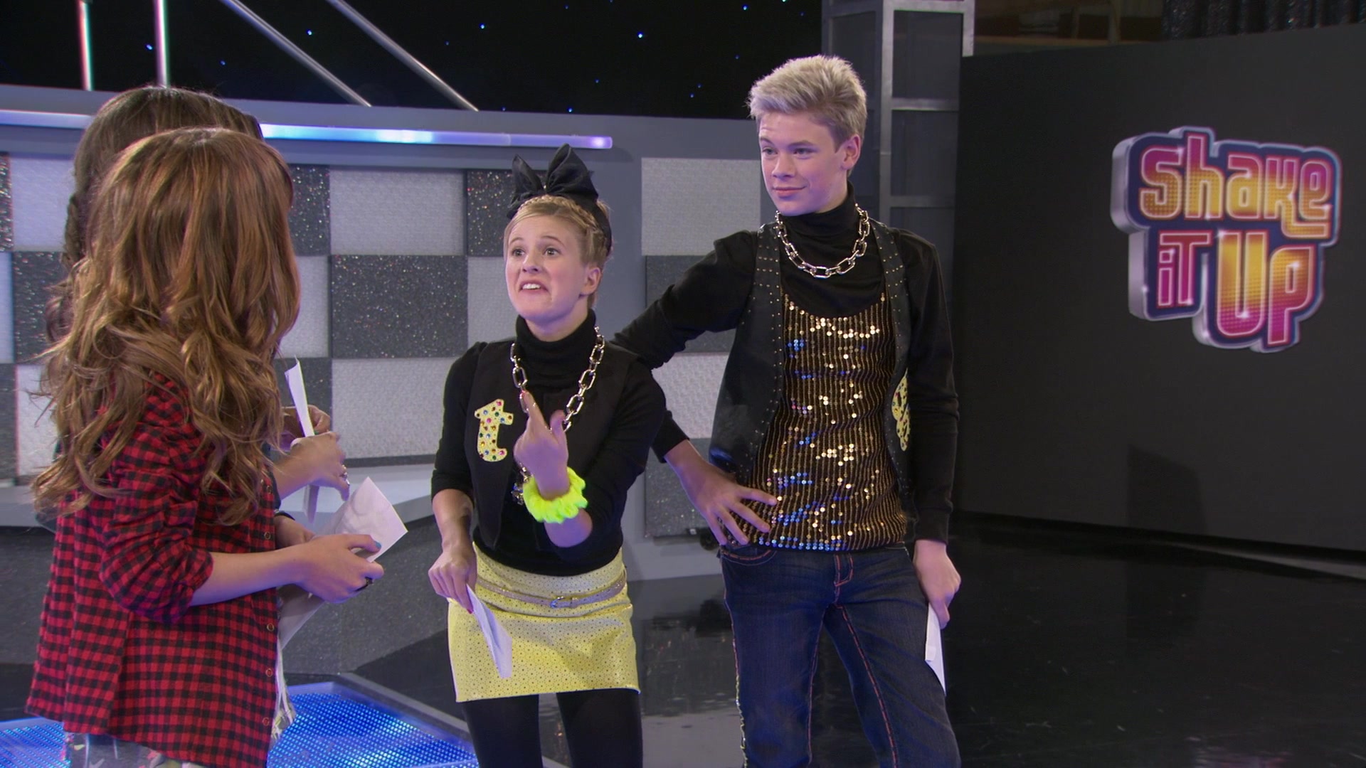 Shake_It_Up_S01E02_1080p_BTD_000134.jpg