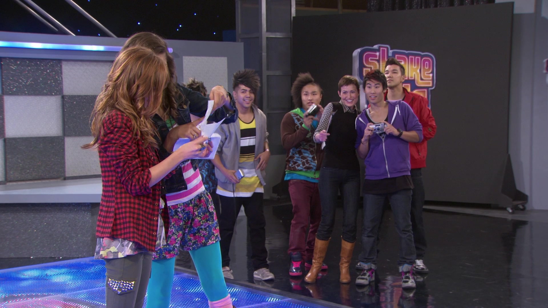 Shake_It_Up_S01E02_1080p_BTD_000159.jpg Shake_It_Up_S01E02_1080p_BTD_000159.jpg