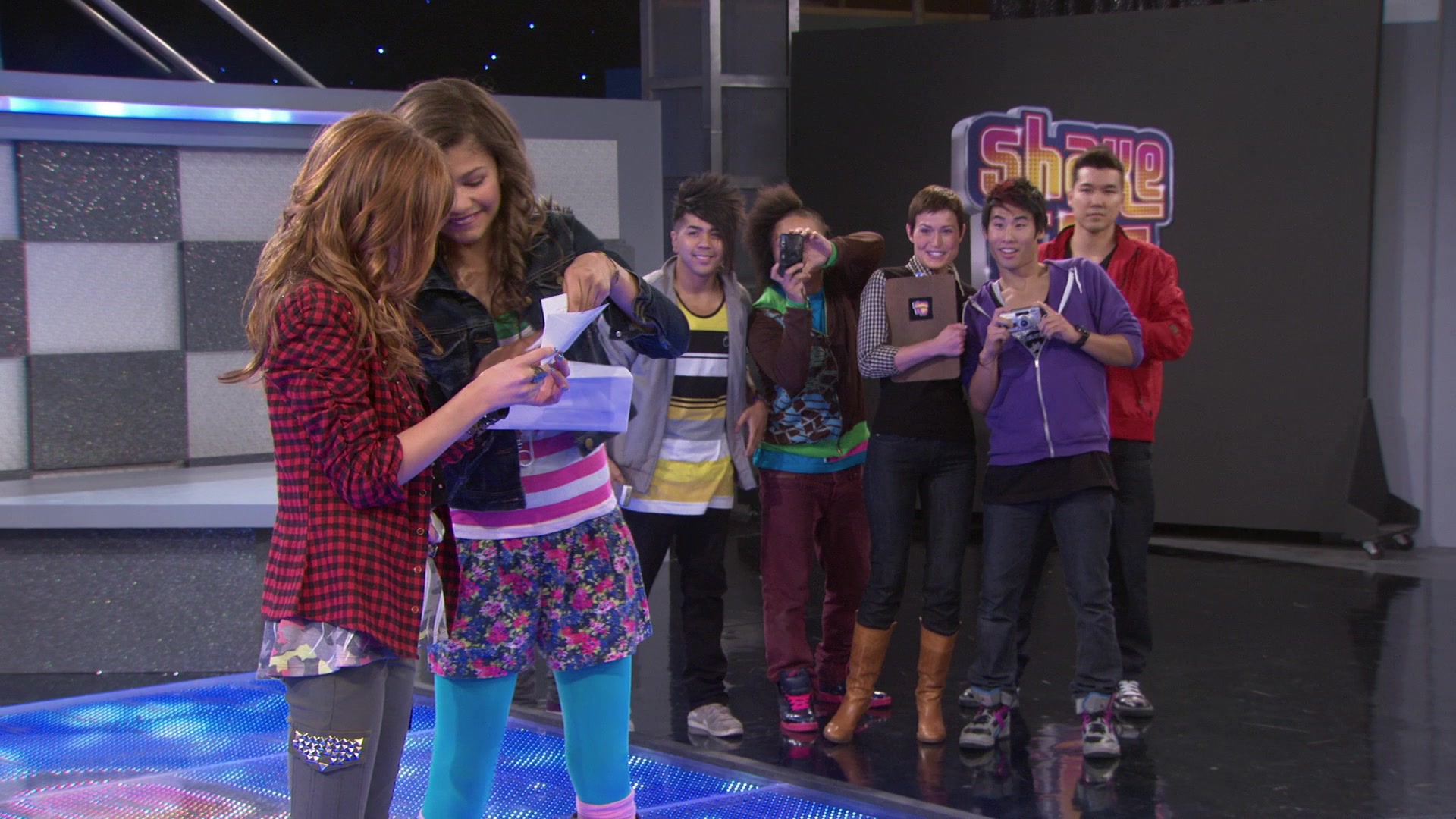 Shake_It_Up_S01E02_1080p_BTD_000160.jpg