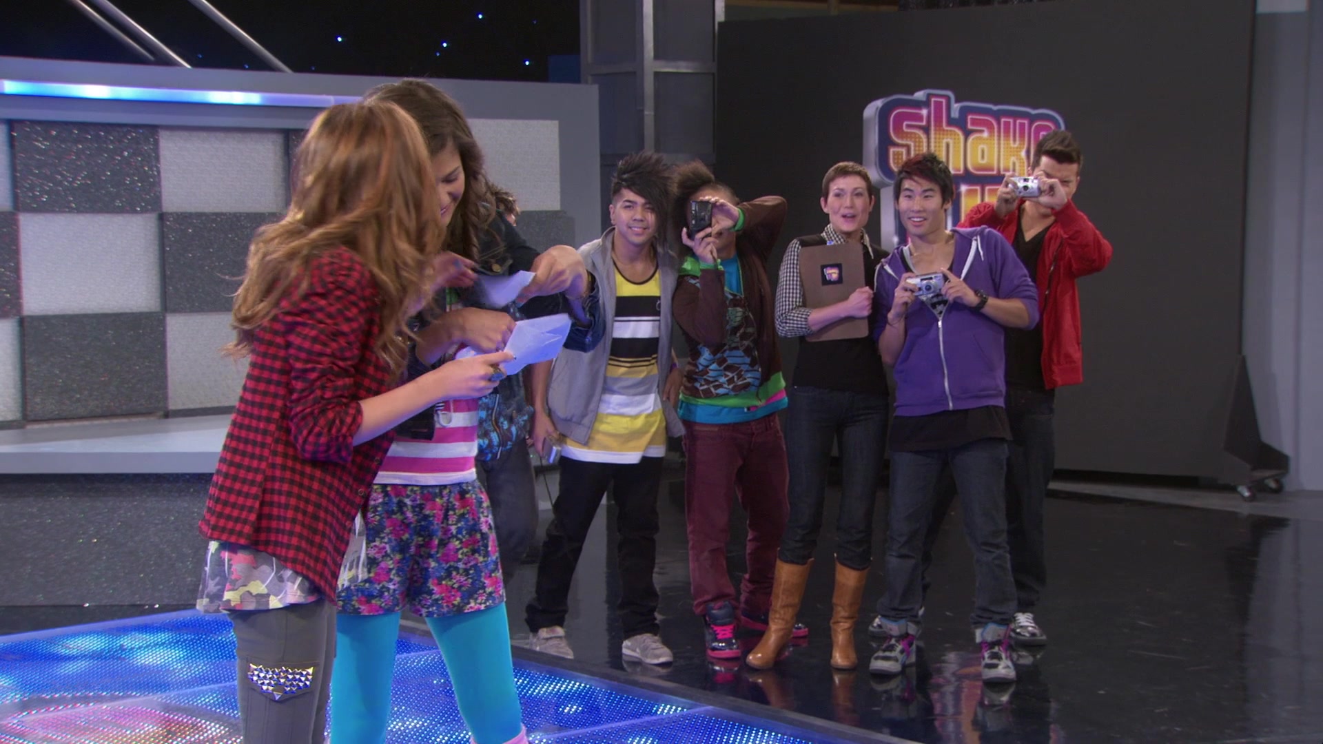Shake_It_Up_S01E02_1080p_BTD_000162.jpg