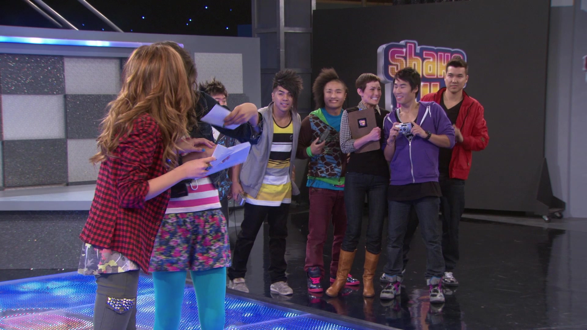 Shake_It_Up_S01E02_1080p_BTD_000164.jpg
