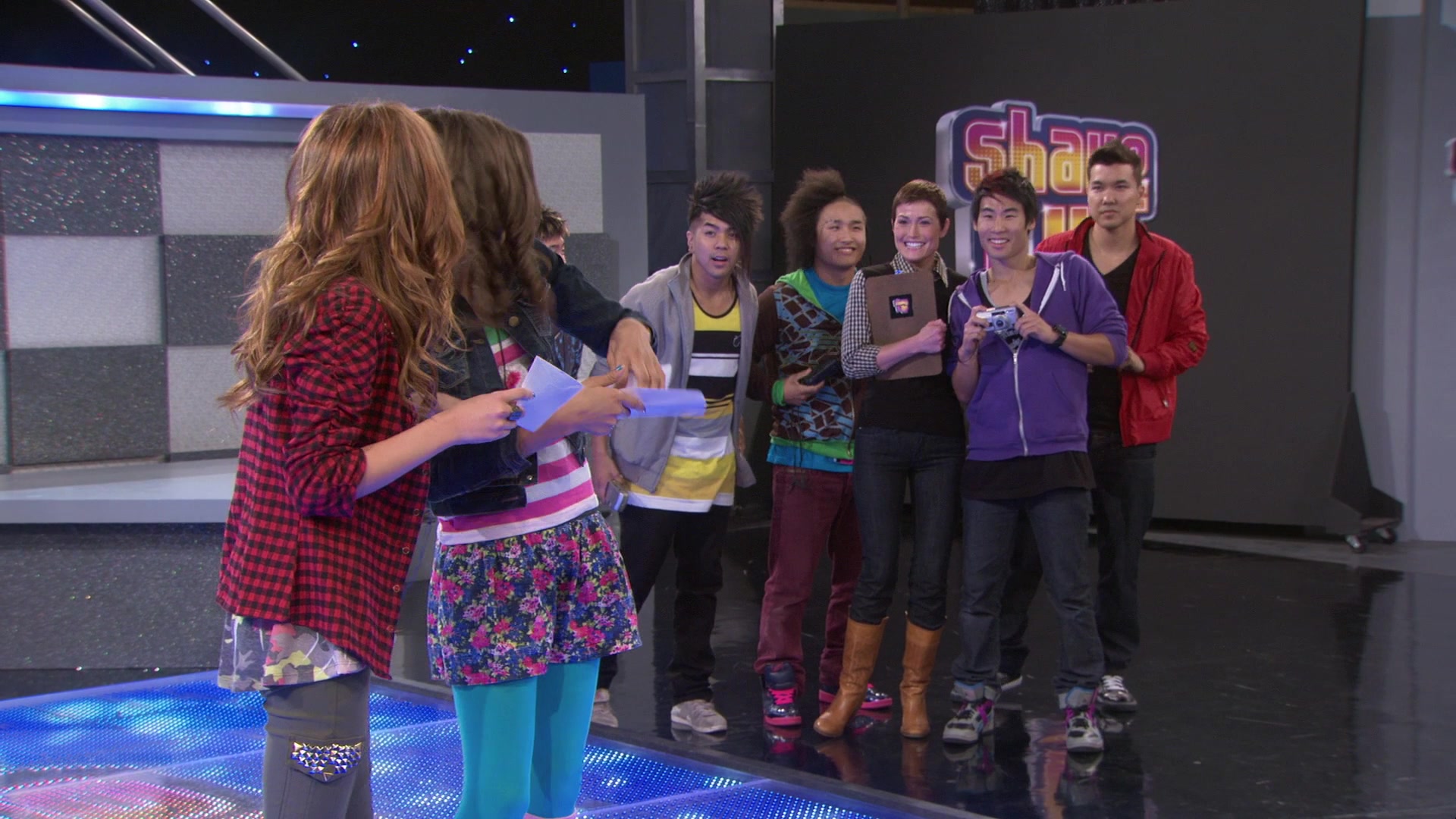 Shake_It_Up_S01E02_1080p_BTD_000165.jpg