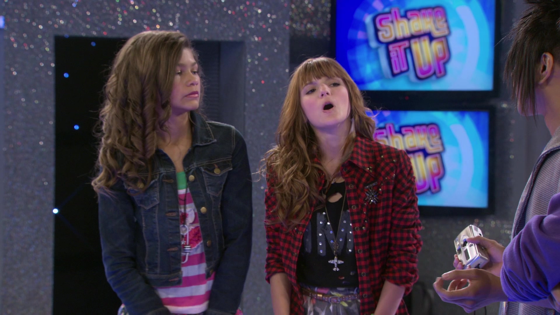 Shake_It_Up_S01E02_1080p_BTD_000192.jpg Shake_It_Up_S01E02_1080p_BTD_000192.jpg