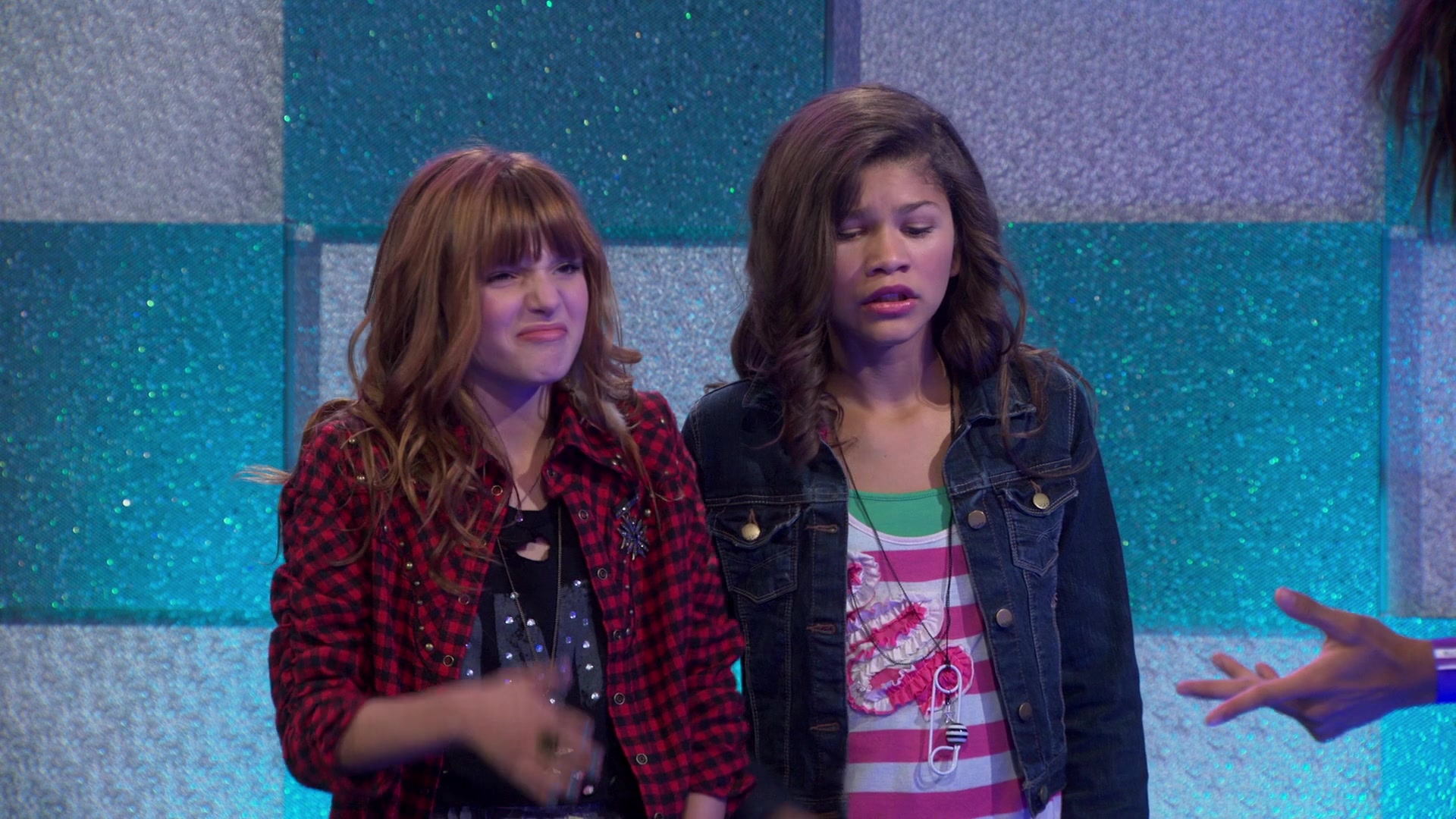 Shake_It_Up_S01E02_1080p_BTD_000375.jpg Shake_It_Up_S01E02_1080p_BTD_000375.jpg